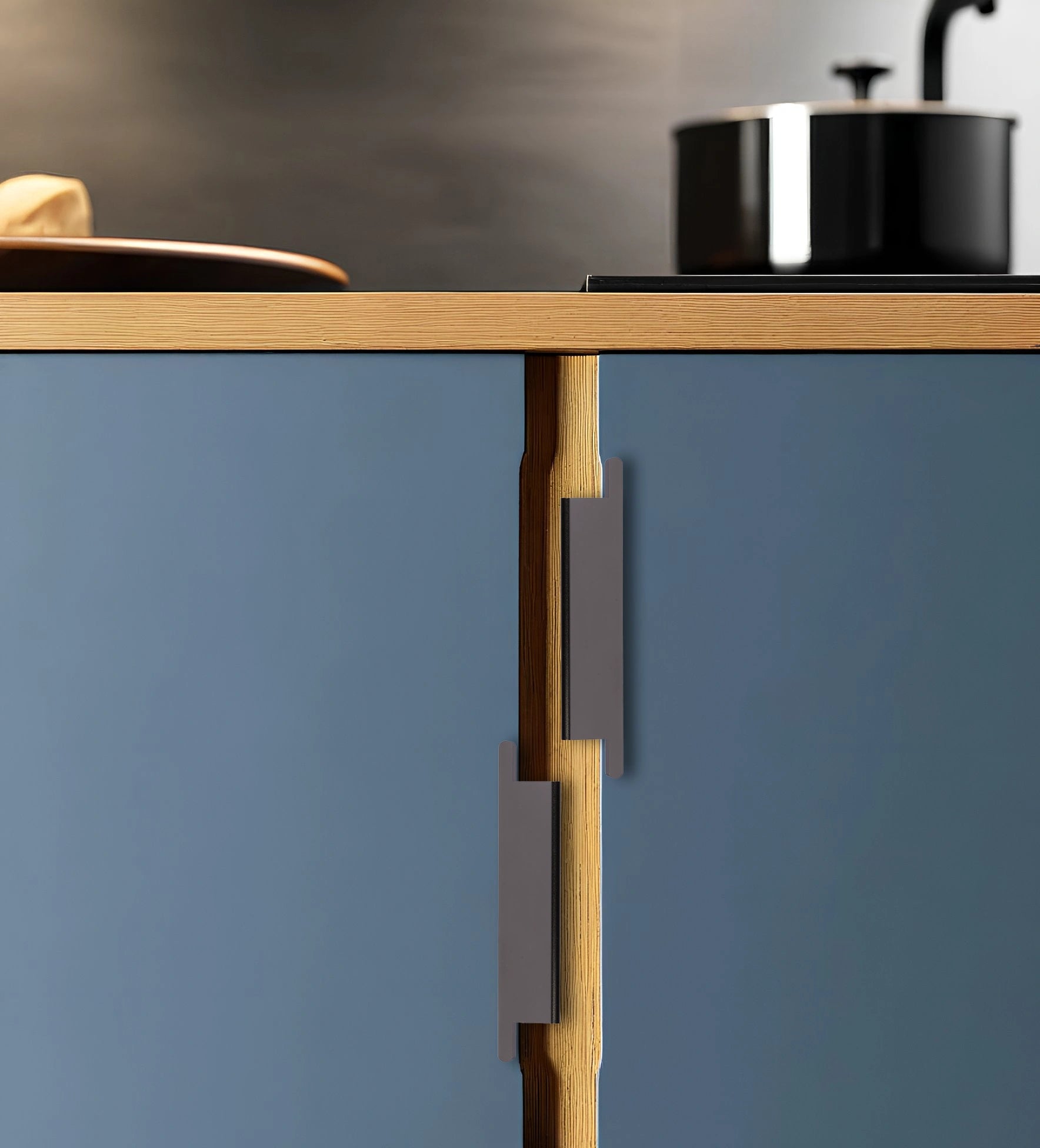 Mantara Ardent Handle Z-0023 is a modern zinc alloy handle in brushed grey finish, ideal for kitchen drawers, dresser drawers.