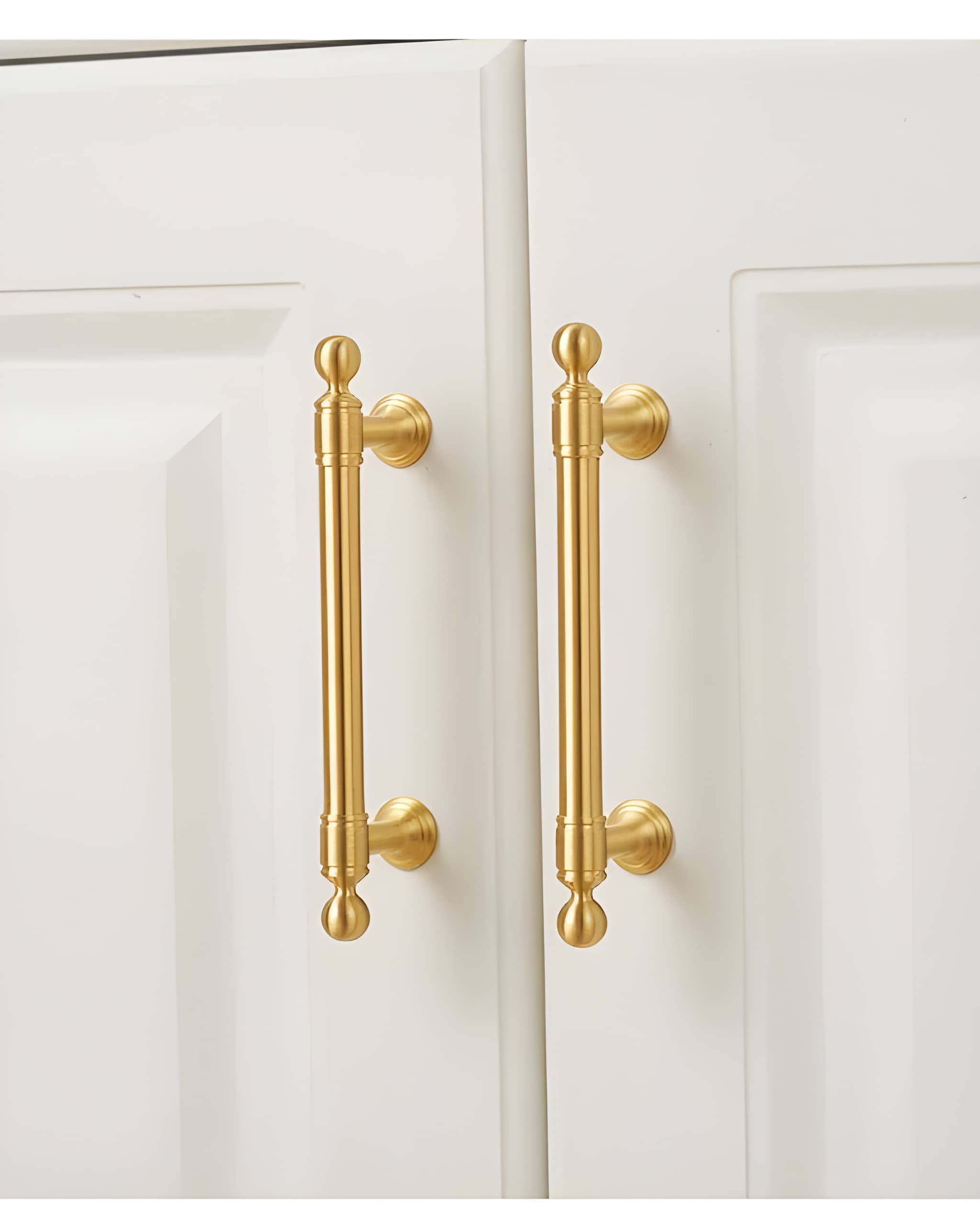 The Mantara B-0127 Caelum Handle is a modern brass handle in bronze and gold, perfect for kitchen drawers, cabinets, and furniture.