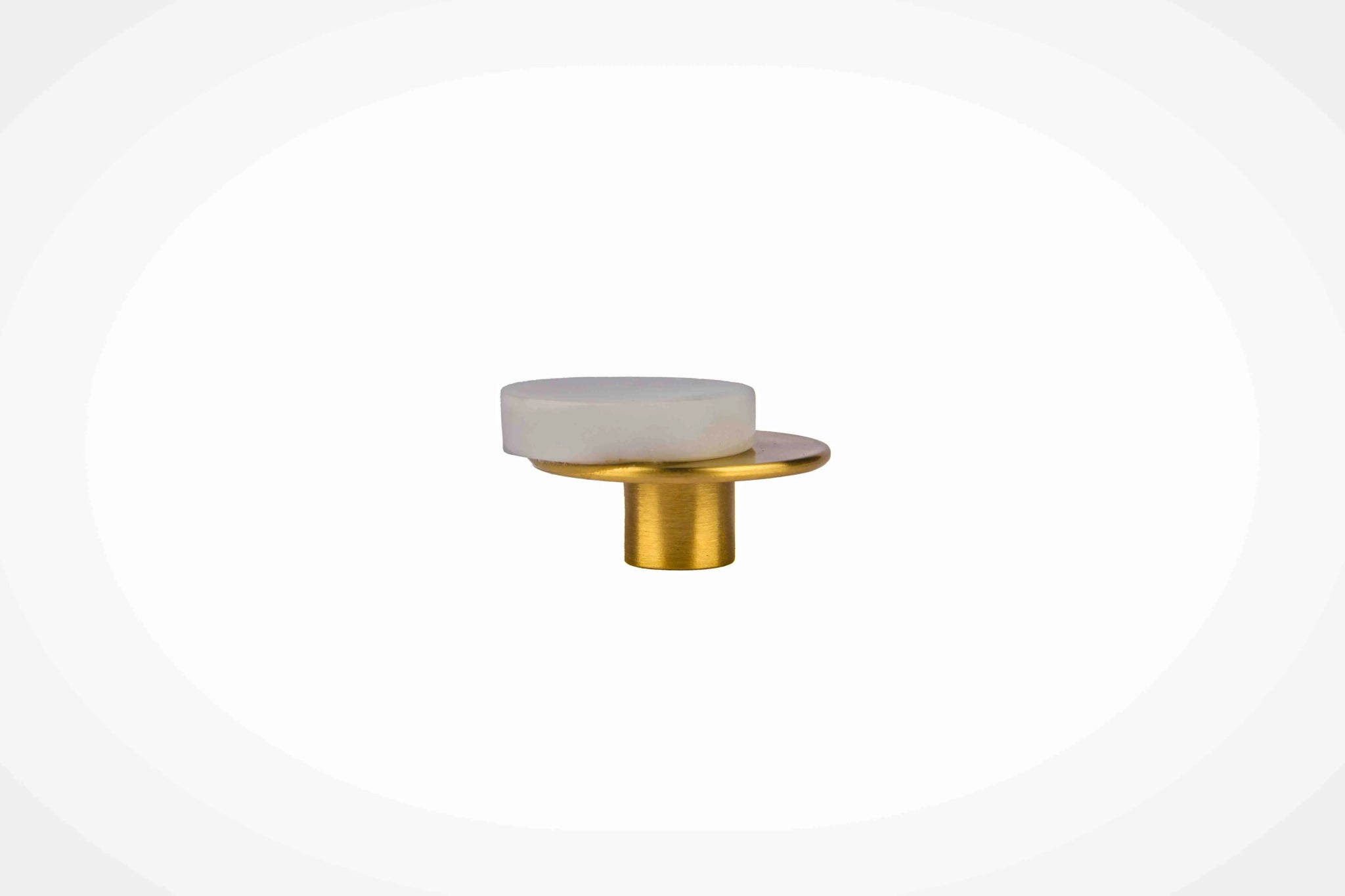 Calabra Knob M-0015 in white marble & brass, 42mm, polished face with brushed stem, for drawers by Mantara