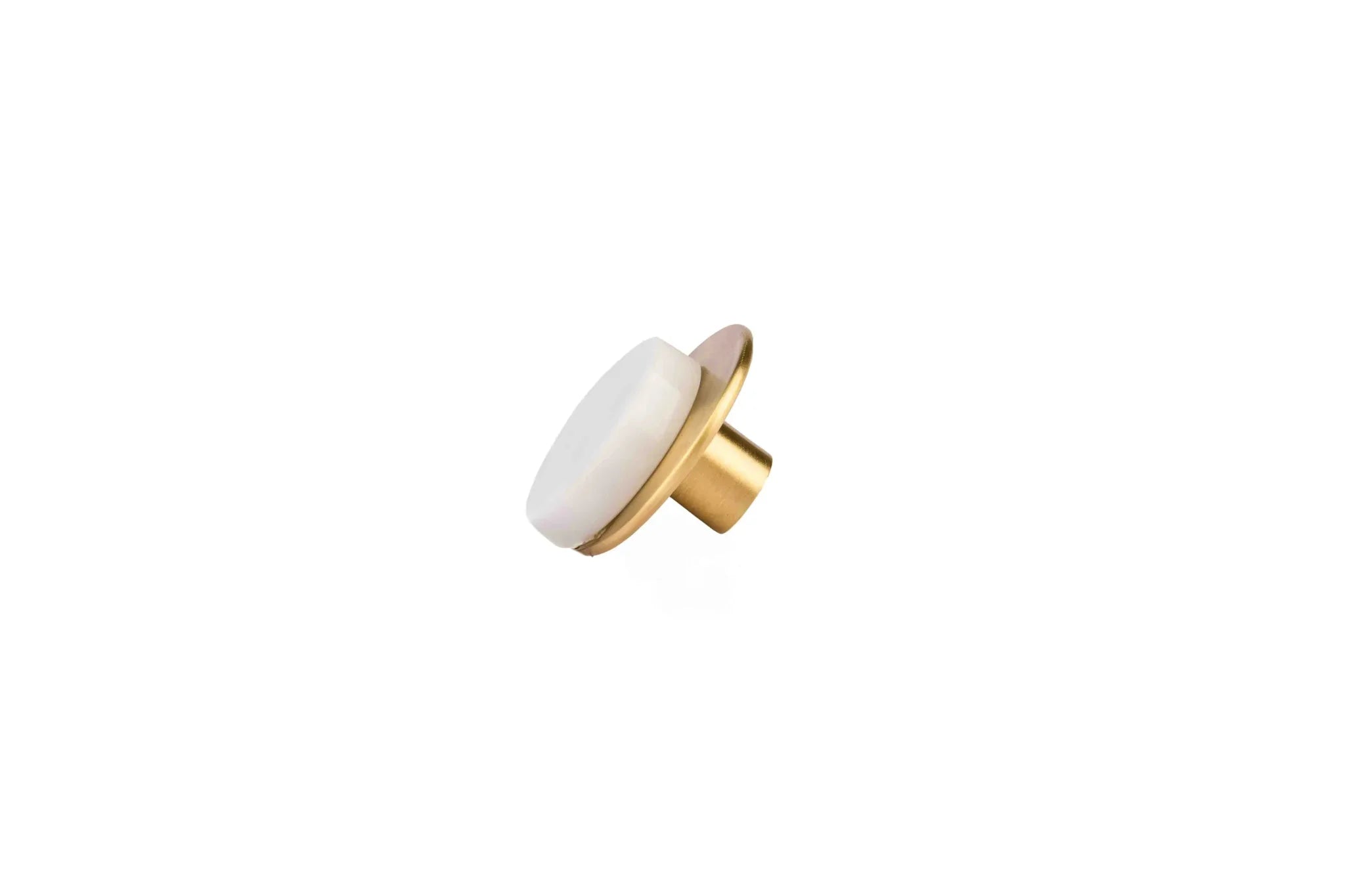 Mantara Calabra Knob M-0015 is a modern marble & brass knob in white, ideal for kitchen & dresser drawers.