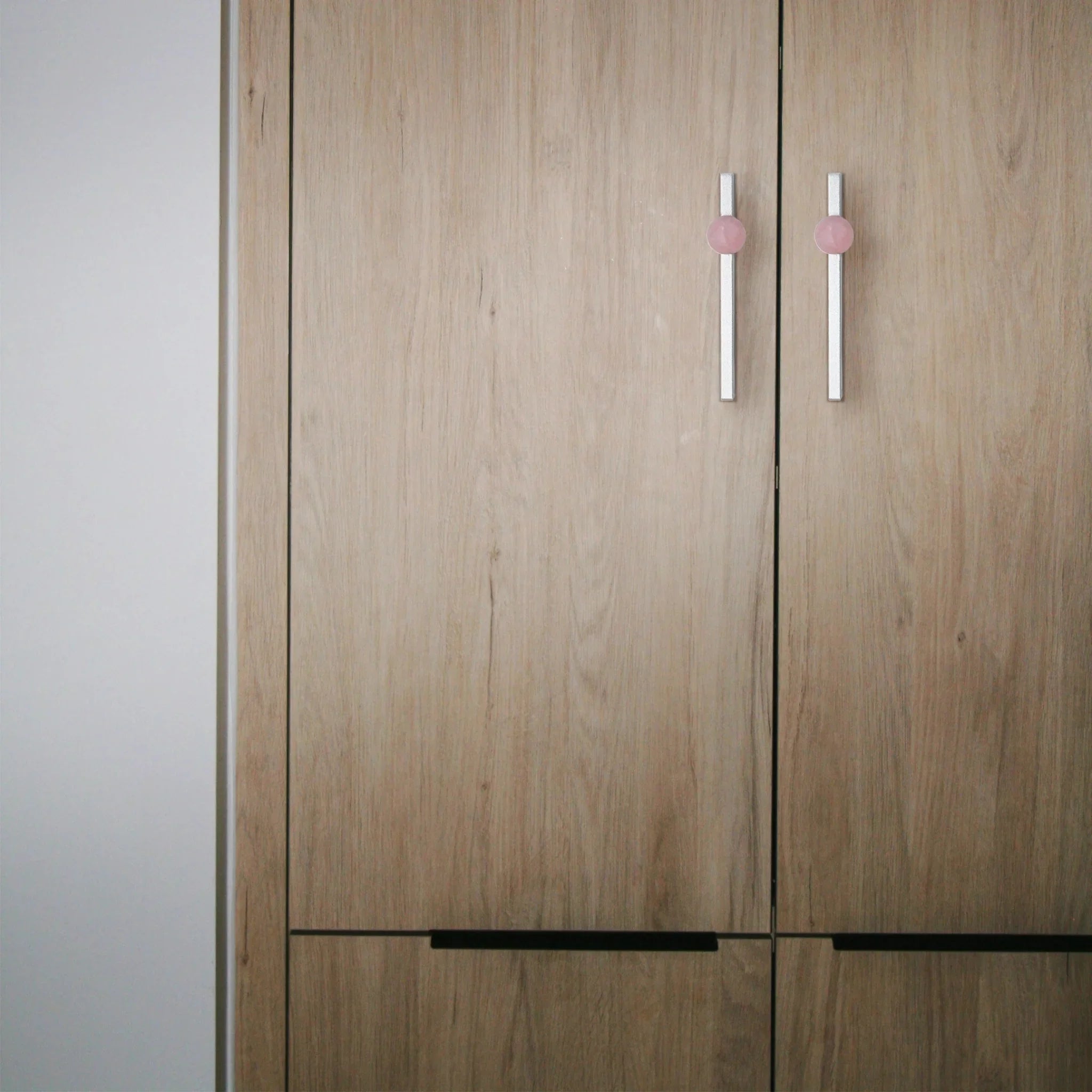 The Mantara C-0027 Calyx Handle is a modern crystal handle in silver and pink, ideal for cabinets, wardrobes, and drawers.