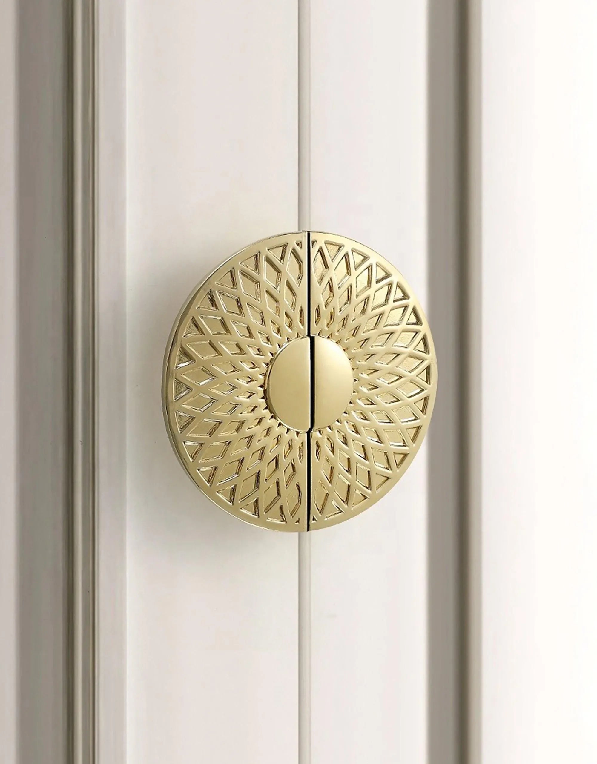 The Mantara B-0033 Drona Handle is a modern polished brass handle in gold, ideal for wardrobes, main doors, cupboards, and drawers.