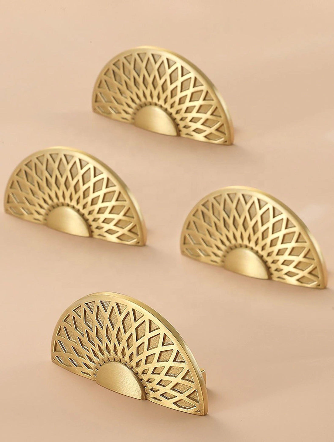 The Mantara B-0033 Drona Handle is a modern polished brass handle in gold, ideal for wardrobes, main doors, cupboards, and drawers.