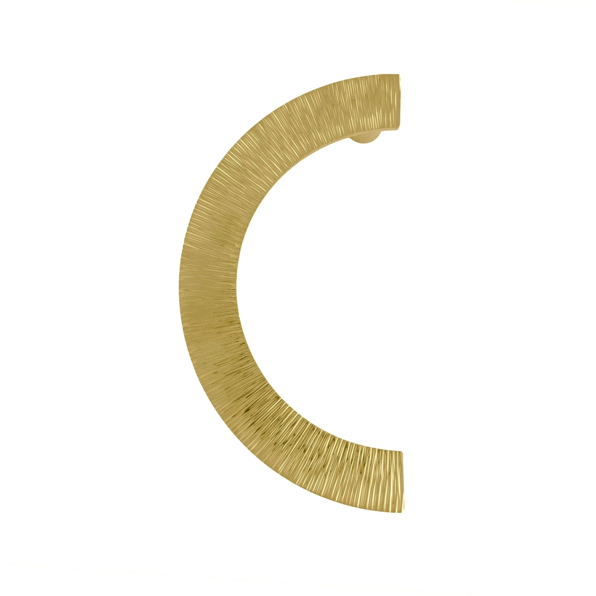 Mantara Eclipse Handle B-0103 is a modern polished brass handle in gold, perfect for doors, wardrobes, and drawers.