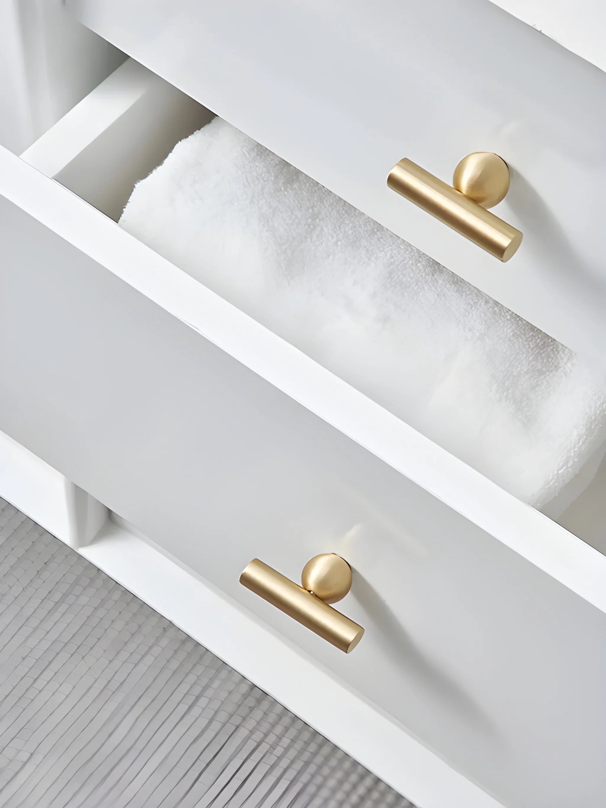 Mantara Elowen Handle B-0057 is a modern brushed brass handle in gold, ideal for cabinets, wardrobes, and kitchens.