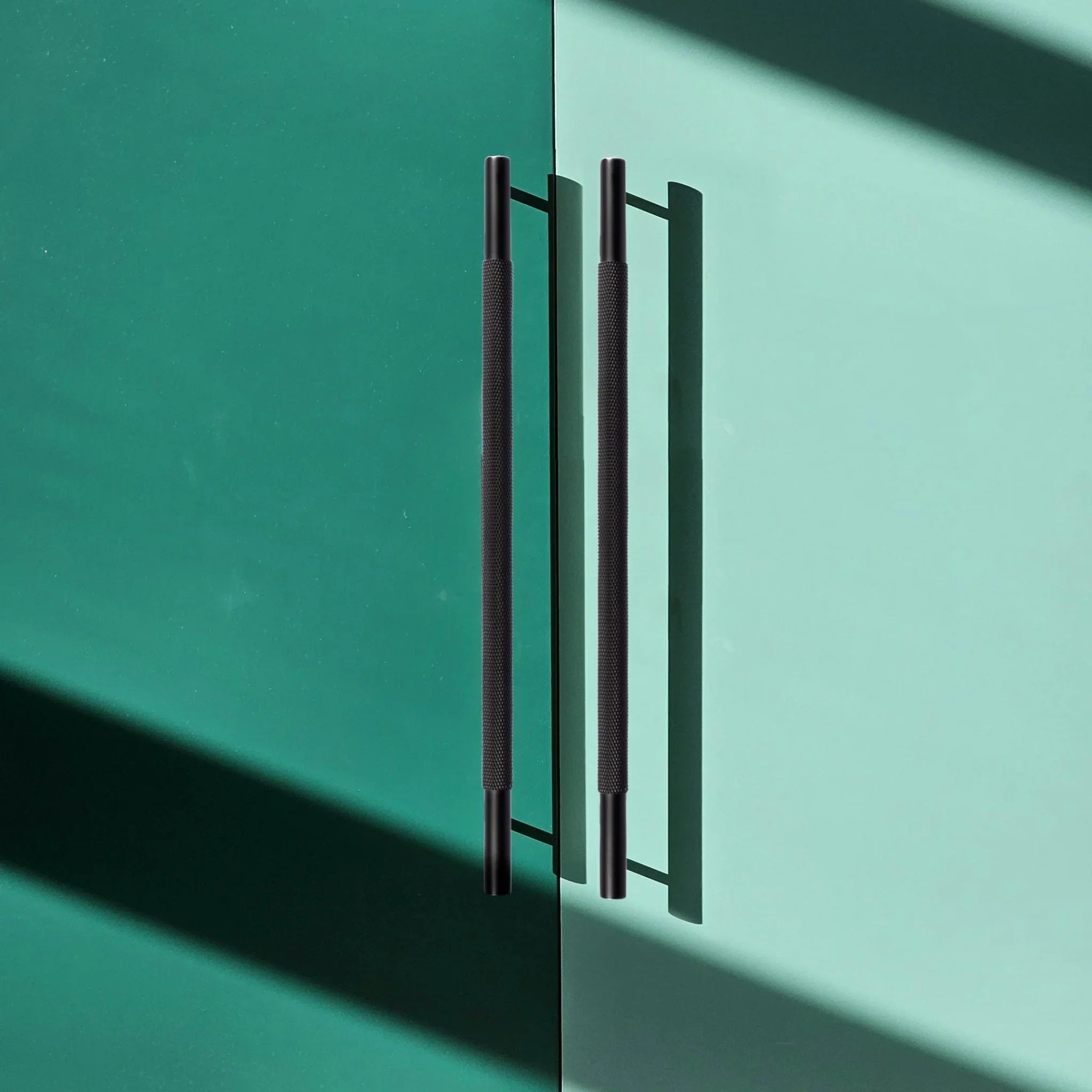 Mantara Enigma Handle B-0061 is a modern brushed brass handle in black, ideal for cupboards and drawers.