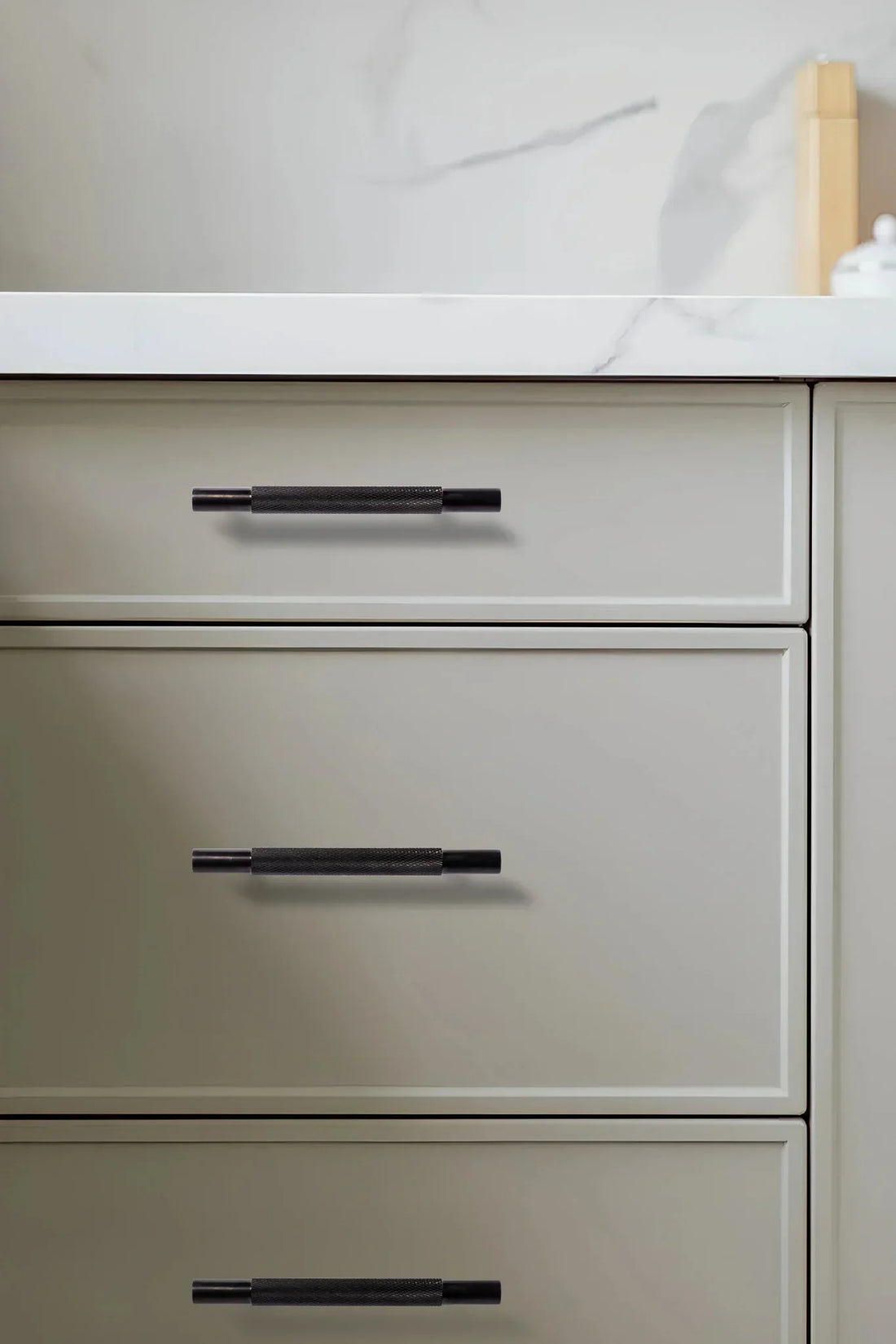 Mantara Enigma Handle B-0061 is a modern brushed brass handle in black, ideal for cupboards and drawers.