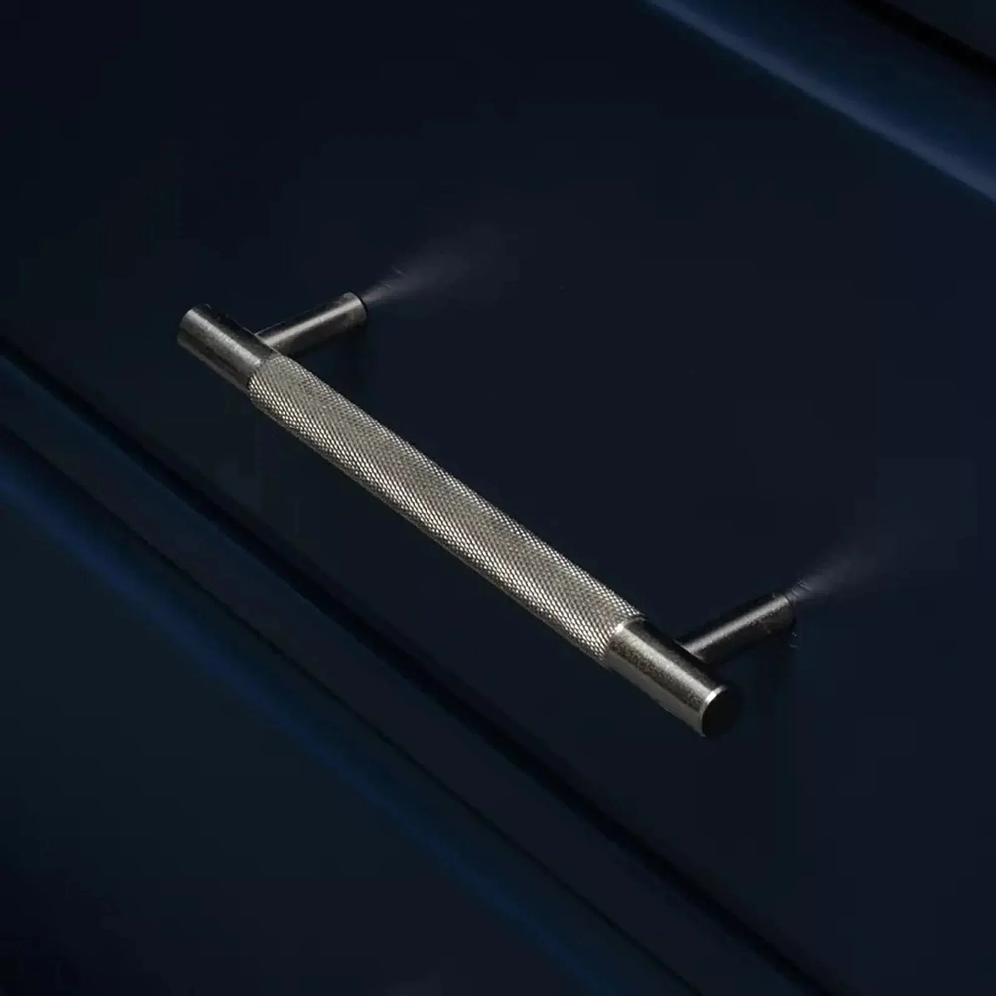 Mantara Enigma Handle B-0061 is a modern brushed brass handle in chrome, ideal for cupboards and drawers.
