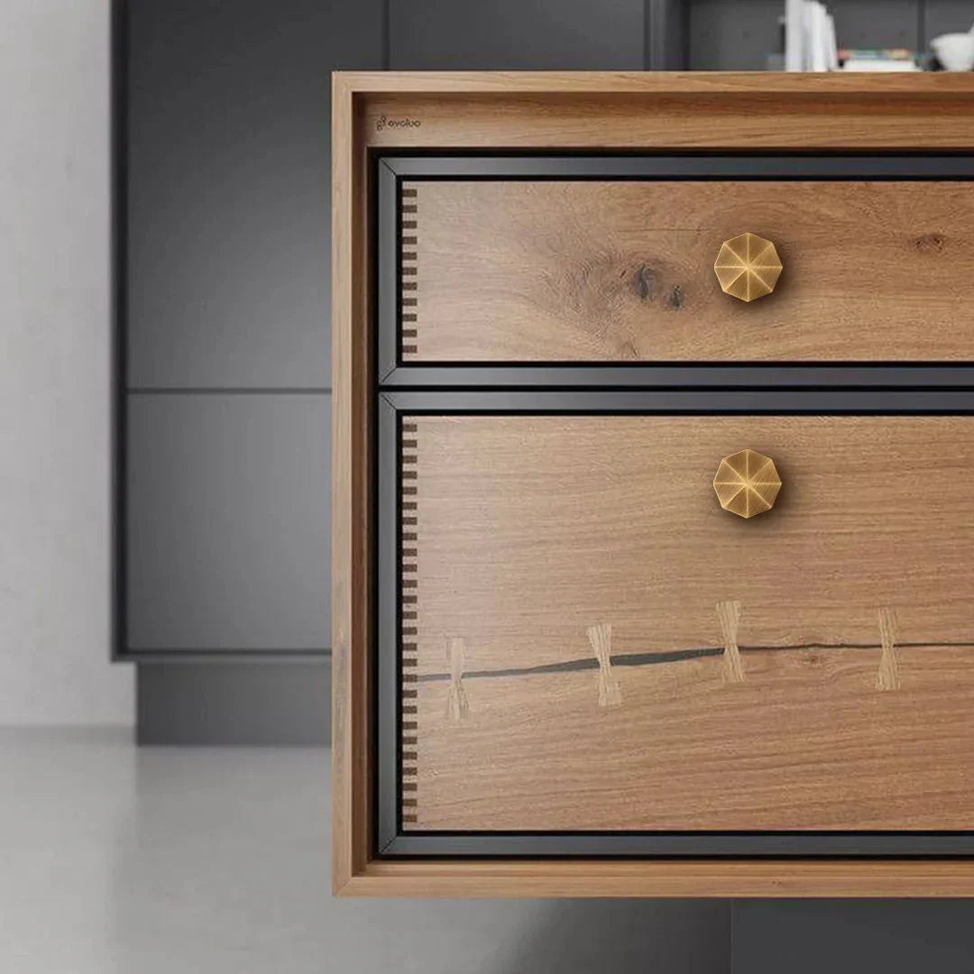 The Mantara B-0006 Fiore Knob is a modern brass knob in bronze with a brushed finish, ideal for wardrobes, drawers, and cabinets.