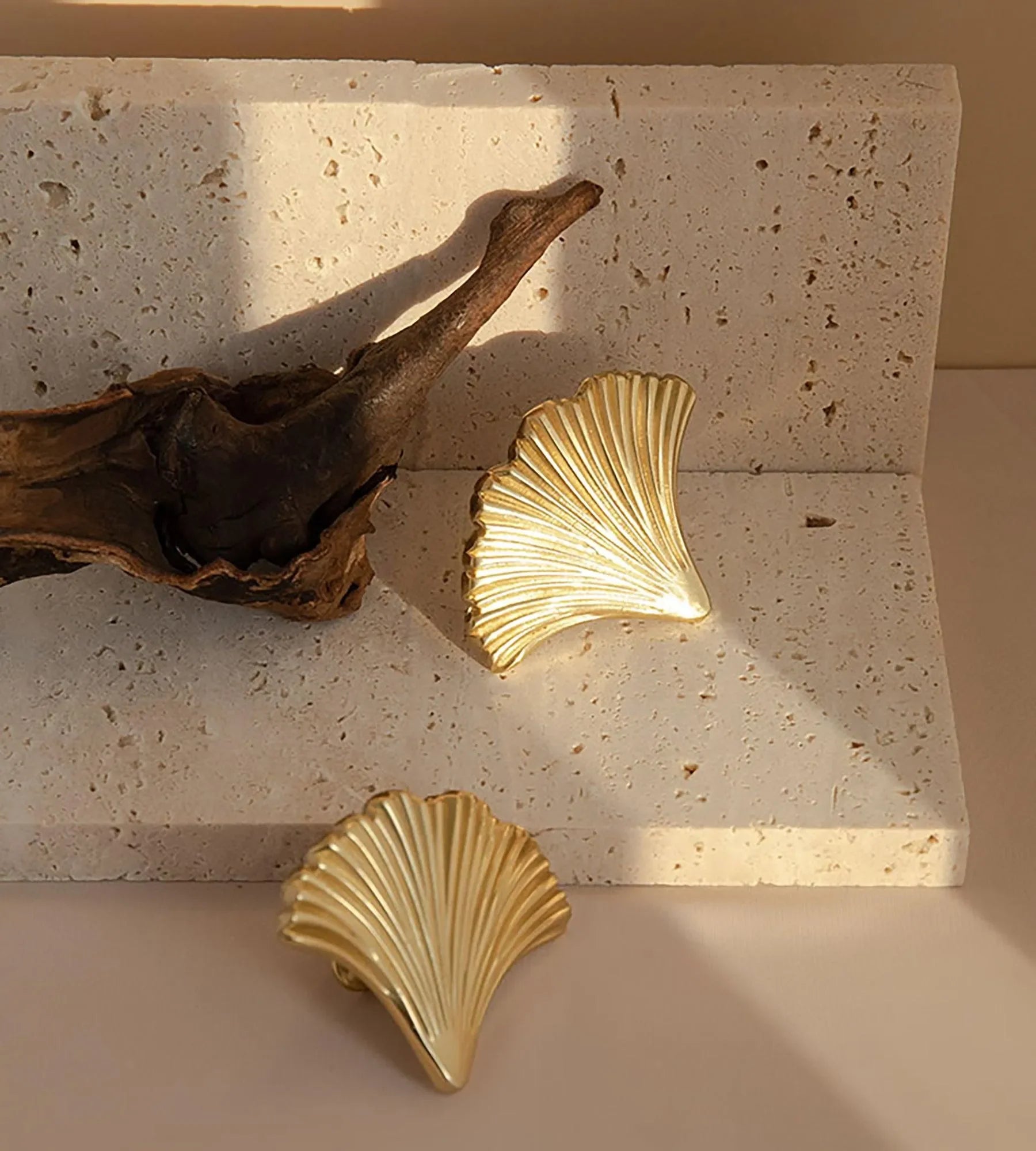 The Mantara B-0014 Floret Knob is a modern solid brass knob in brushed gold, ideal for doors, cabinets, and furniture.