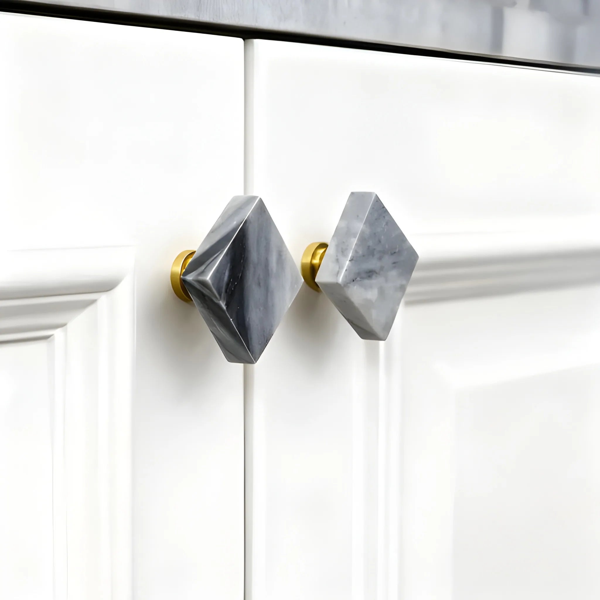 The Mantara M-0007 Diamonds Knob is a modern marble and brass square knob in grey and brass, ideal for kitchens and furniture.