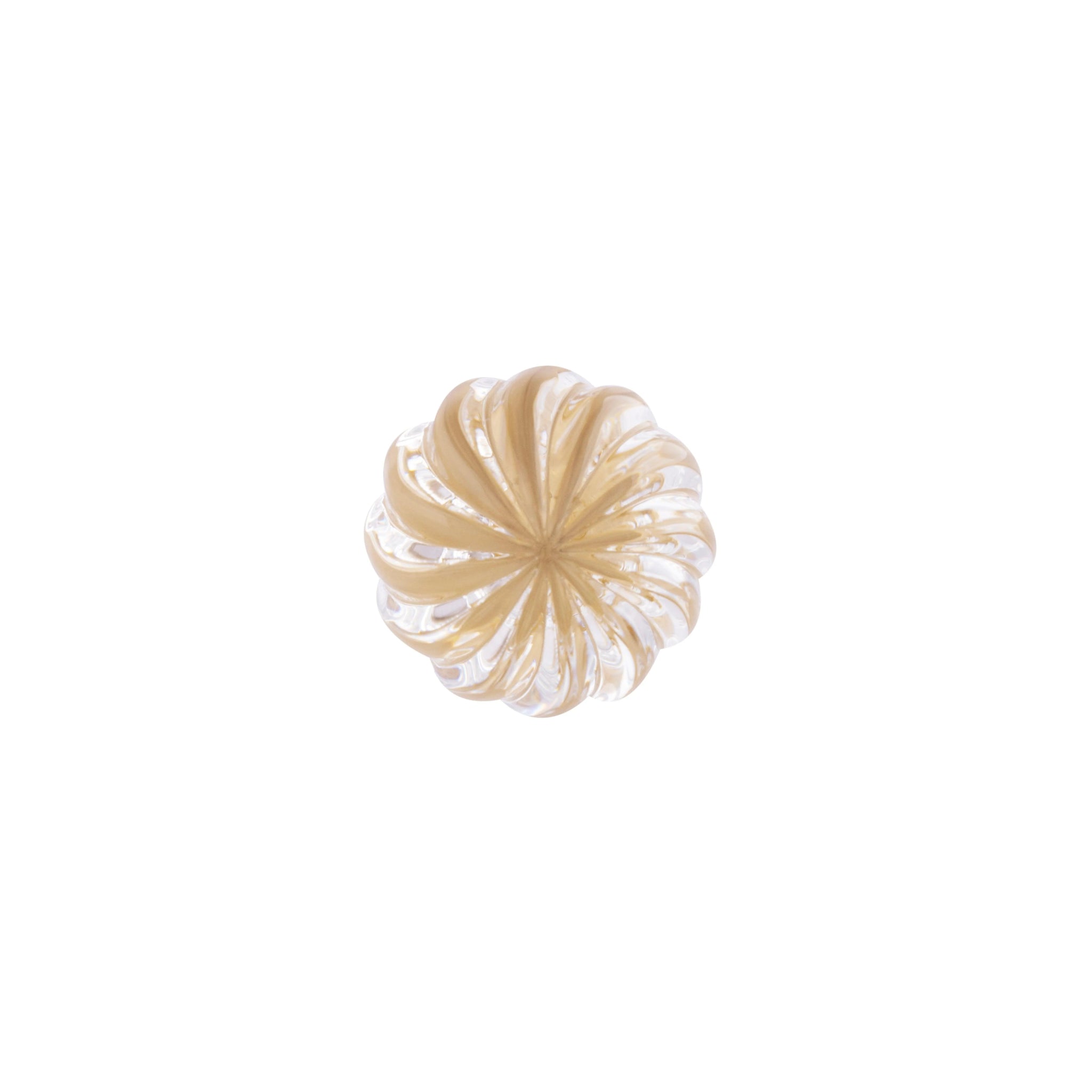 The Mantara C-0011 is a modern knob in champange/brass, ideal for kitchens, cabinets, and drawers.