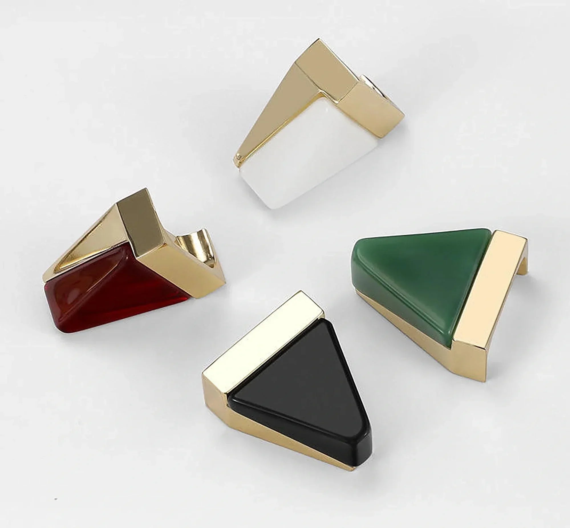 Mantara Gable Knob Z-0001 is a modern zinc alloy and agate knob in white, black, red, or green, ideal for cabinets and drawers.