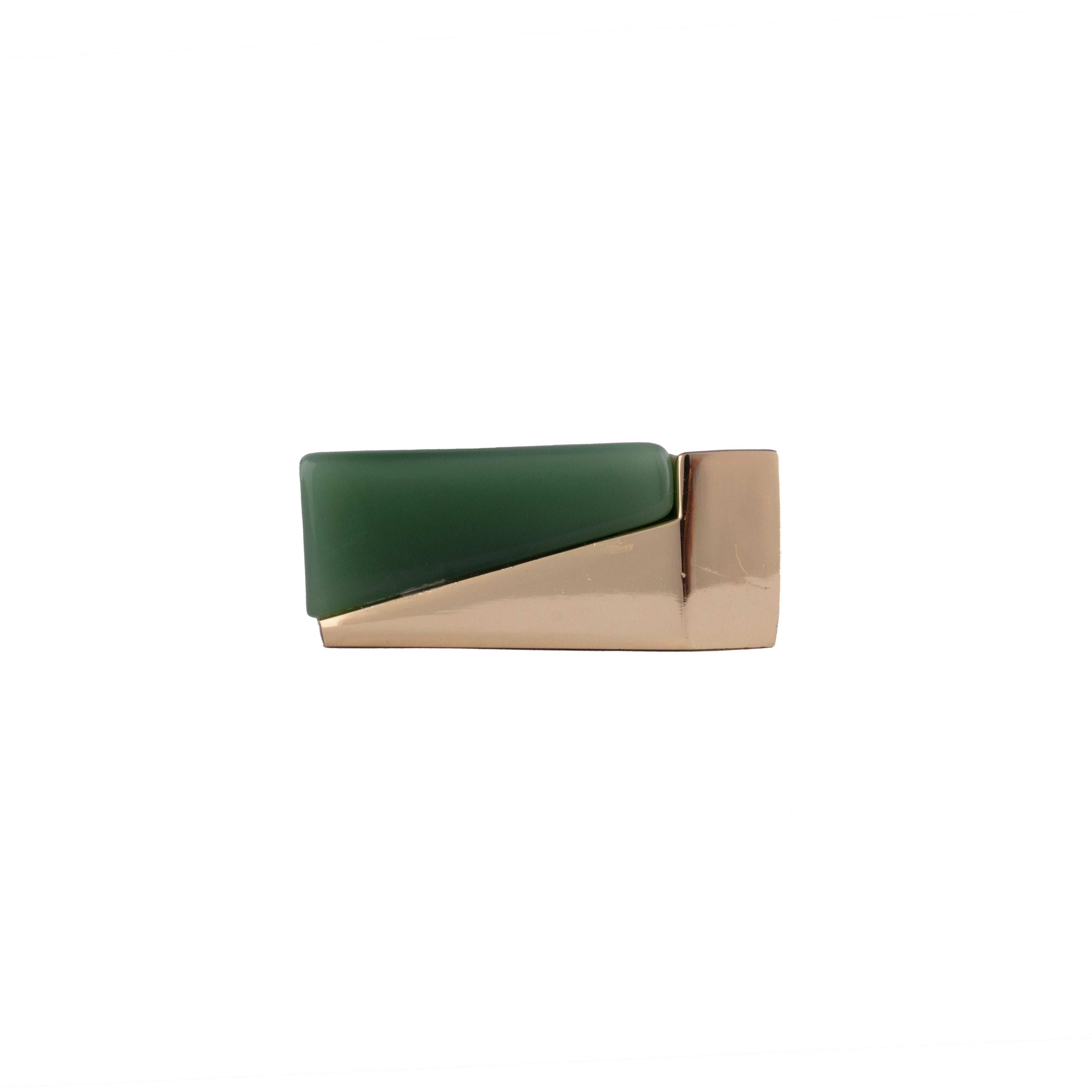 Mantara Gable Knob Z-0001 is a modern zinc alloy and agate knob in green, ideal for cabinets and drawers.