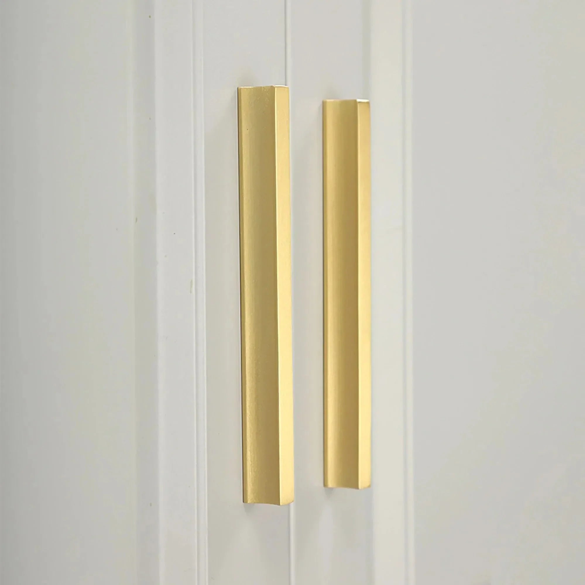 B‑0078 Galactic handle in brushed brass, available in sizes from 32 mm to 400 mm, sleek modern pull for wardrobes, doors, drawers and kitchen cabinets by Mantara.