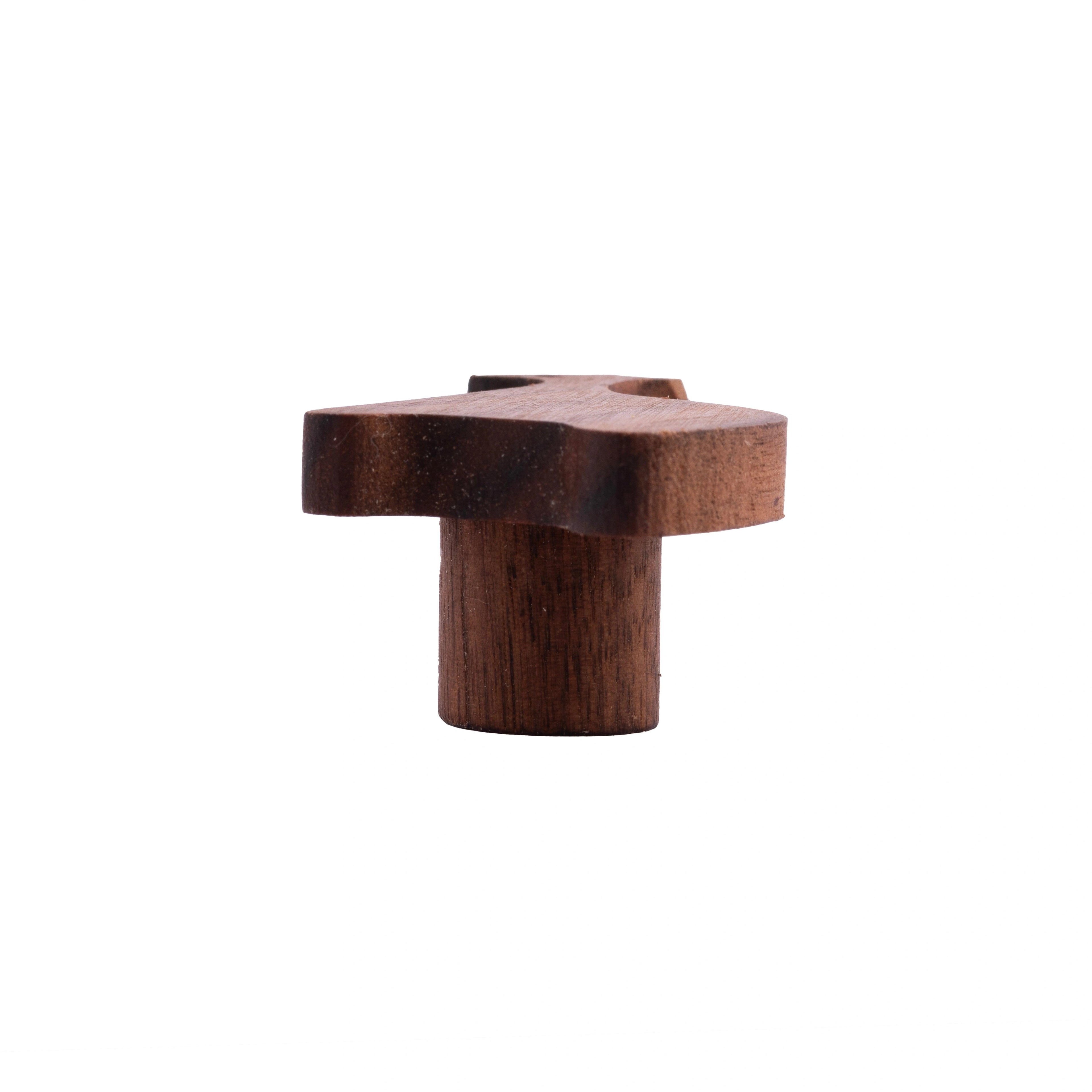 Mantara Giraffe knob W-0024 is a modern walnut wooden knob, ideal for kids’ rooms, drawers, and cabinets.