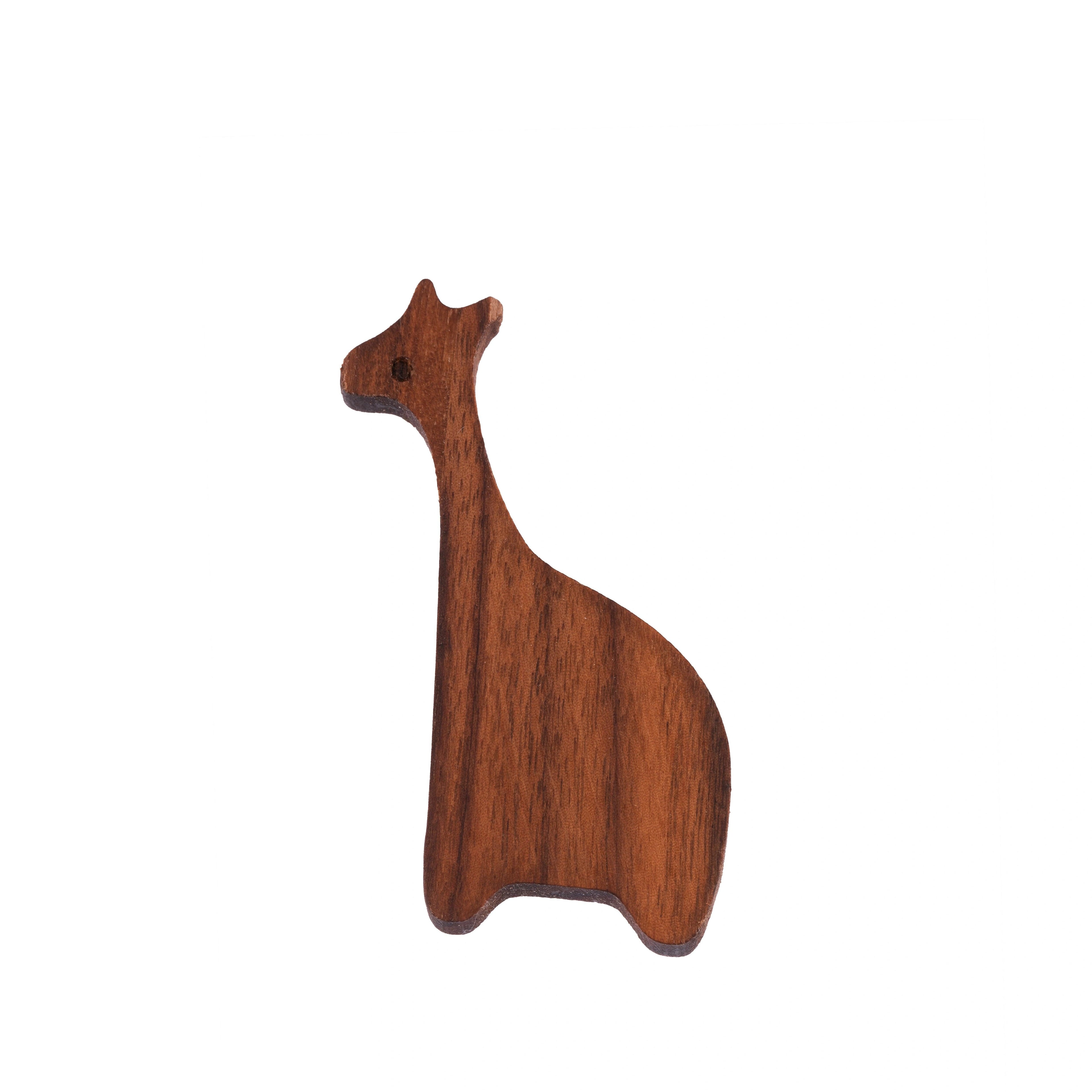 Mantara Giraffe knob W-0024 is a modern walnut wooden knob, ideal for kids’ rooms, drawers, and cabinets.