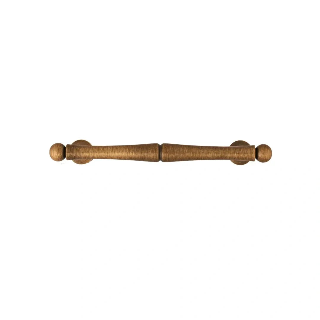 Mantara Giselle Handle B-0069 is a modern brushed brass handle in bronze, ideal for cupboards and kitchens.