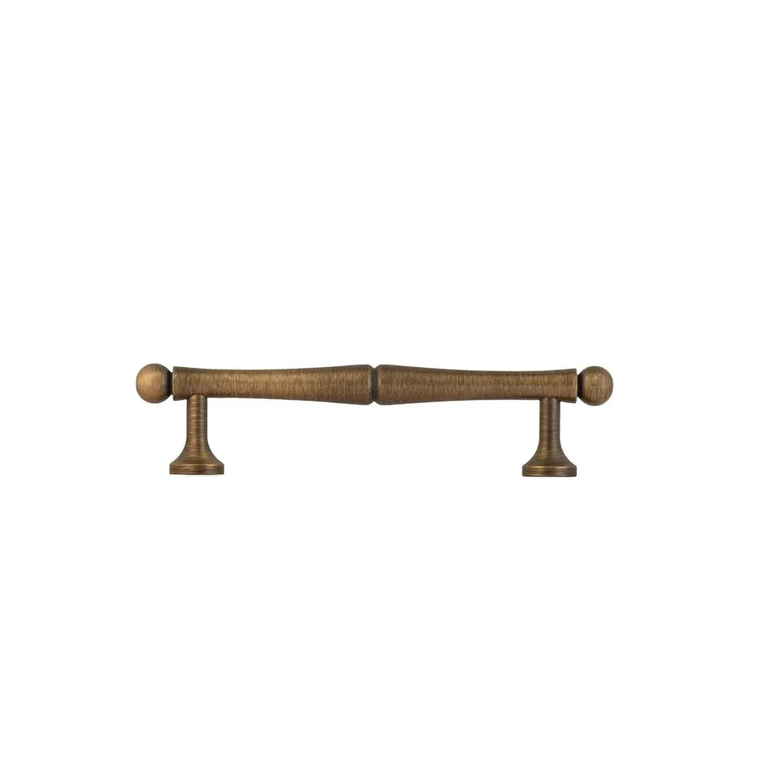 Mantara Giselle Handle B-0069 is a modern brushed brass handle in bronze, ideal for cupboards and kitchens.