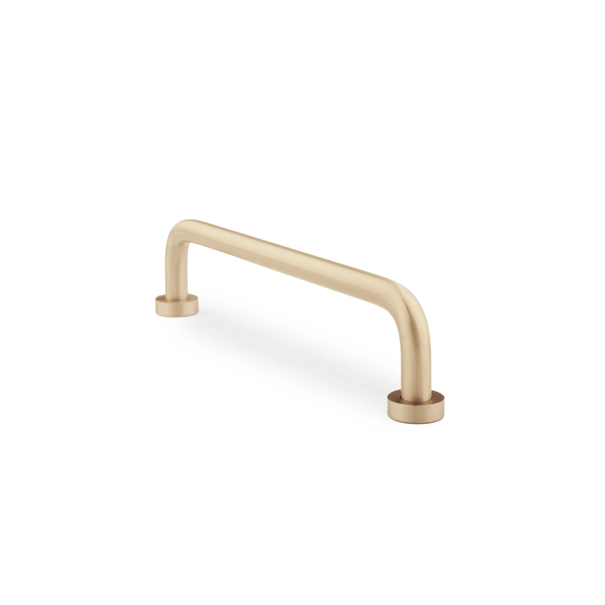 The Gleam Handle by Mantara B-0106 is a brushed brass handle in gold, ideal for furniture, wardrobes, and kitchens.