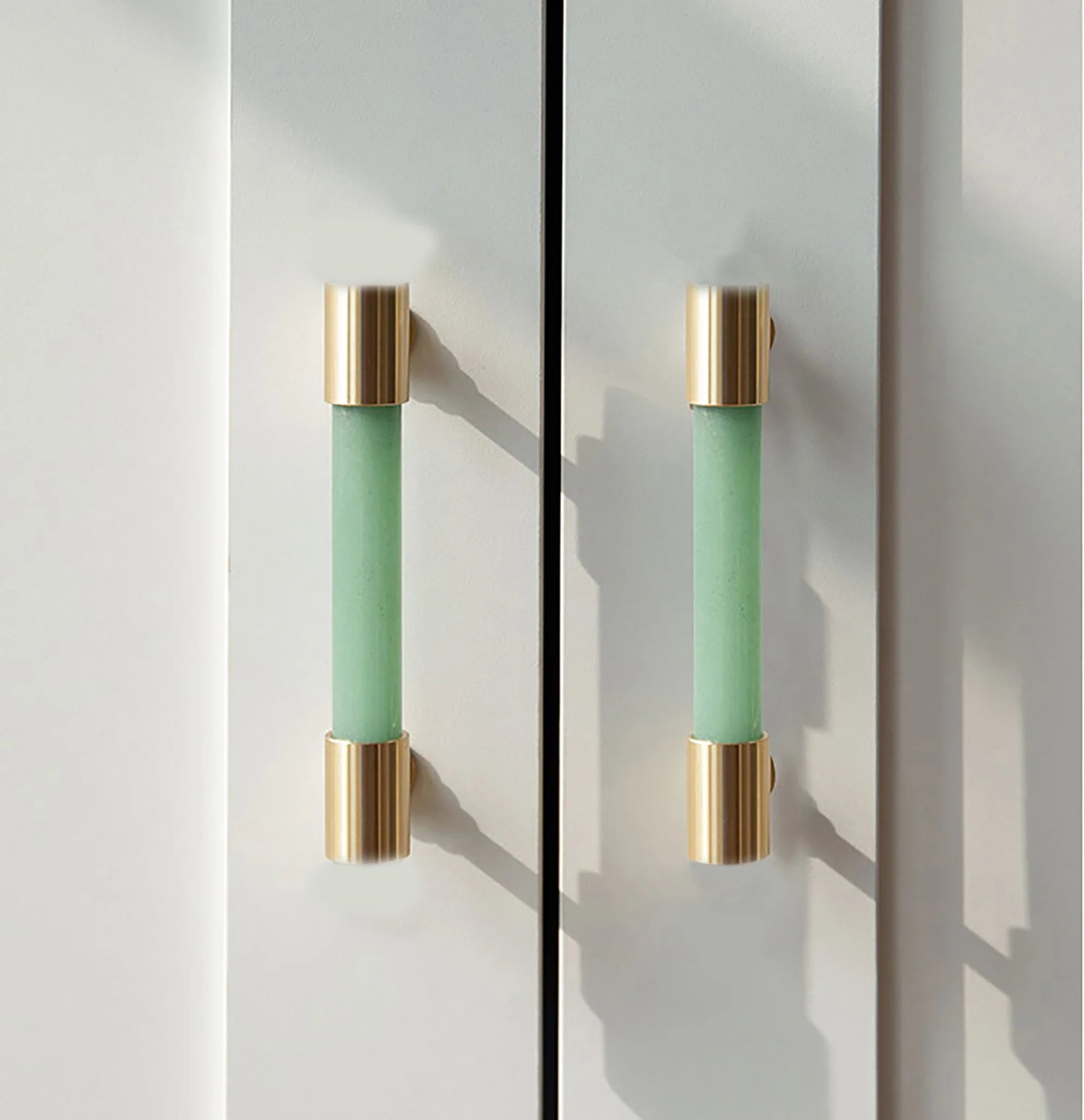 The Mantara C-0014-96 Haze Handle is a modern crystal and brass handle in green, ideal for cabinets and wardrobes.
