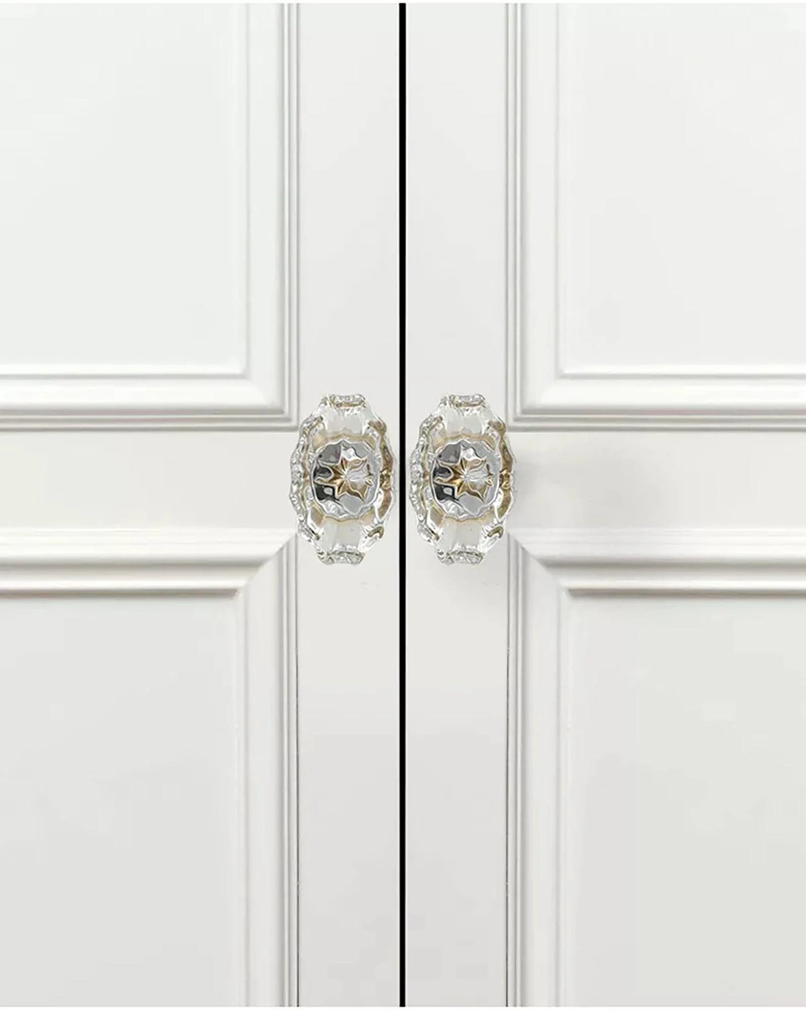 The Mantara C-0009 is a modern artificial crystal + brass knob in white/brass, ideal for kitchens and cabinets.