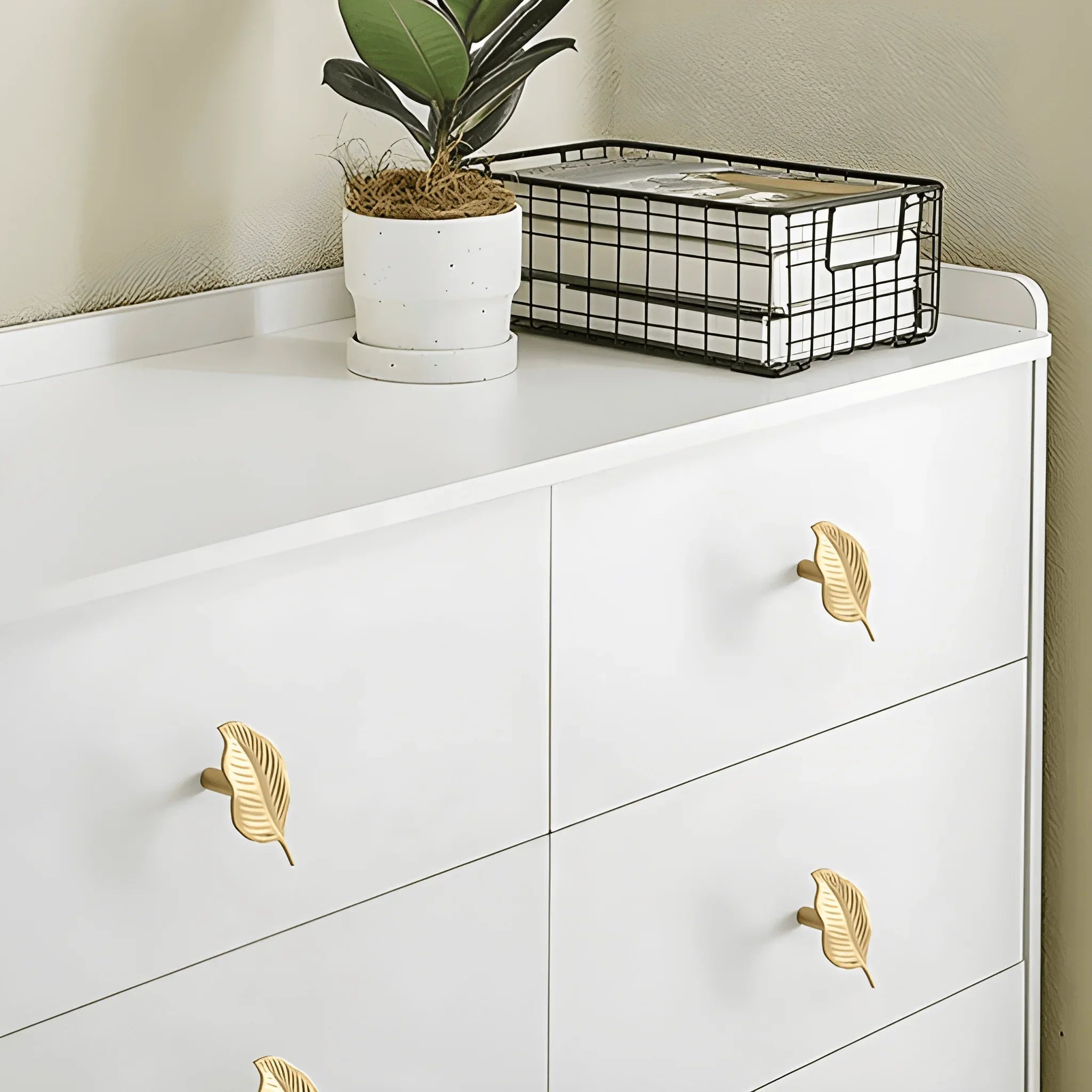 The Mantara B-0019 Ilai Knob is a modern brass knob in gold, ideal for furniture, drawers, bathrooms, and kitchens.