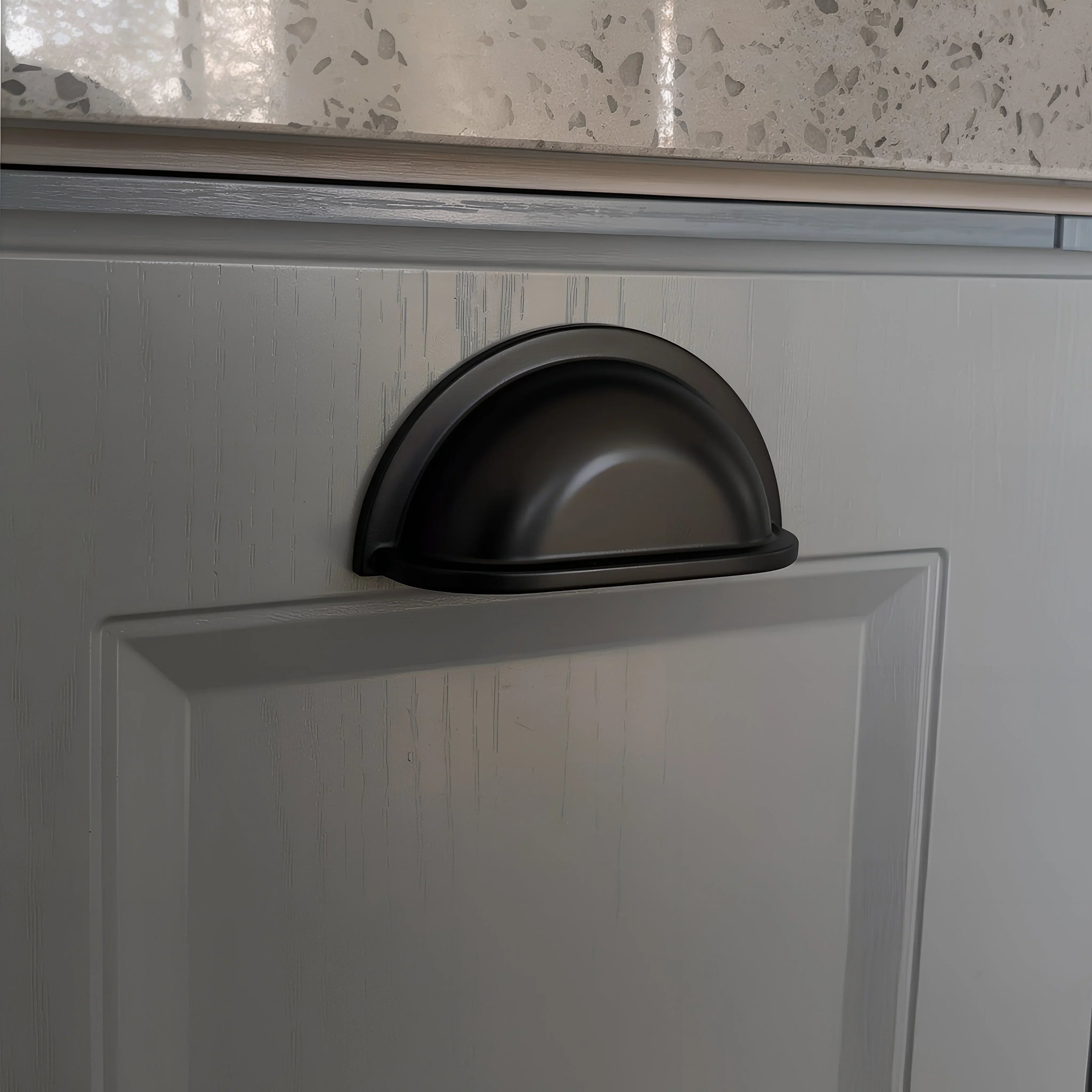 Mantara Exedra Pull Knob Matte Z-0003 is a modern zinc alloy knob in black, ideal for furniture and drawers.