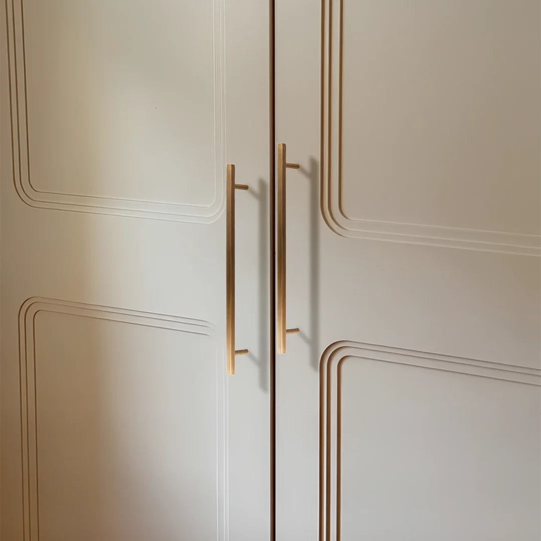 The Mantara B-0052 Oblivion T-Bar Handle is a modern solid brass handle in bronze, ideal for cabinets and kitchens.