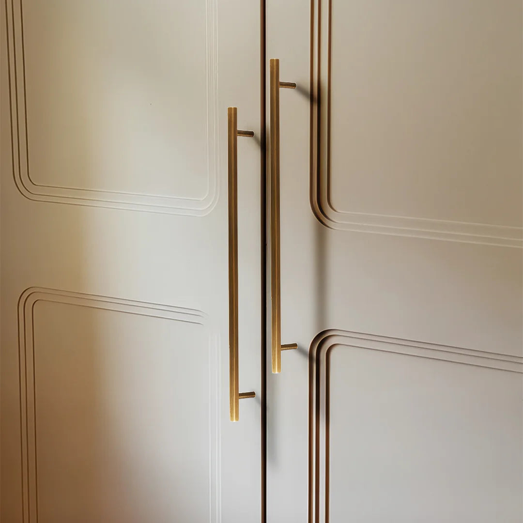 The Mantara B-0052 Oblivion T-Bar Handle is a modern solid brass handle in bronze, ideal for cabinets and kitchens.