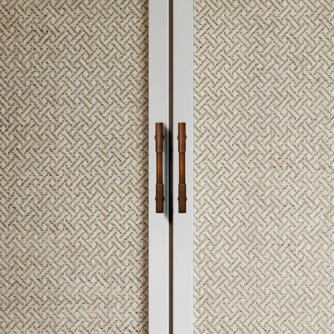 The Mantara B-0051 Oro Knob is a modern brass knob in polished gold and bronze, perfect for doors, drawers, and cabinets.