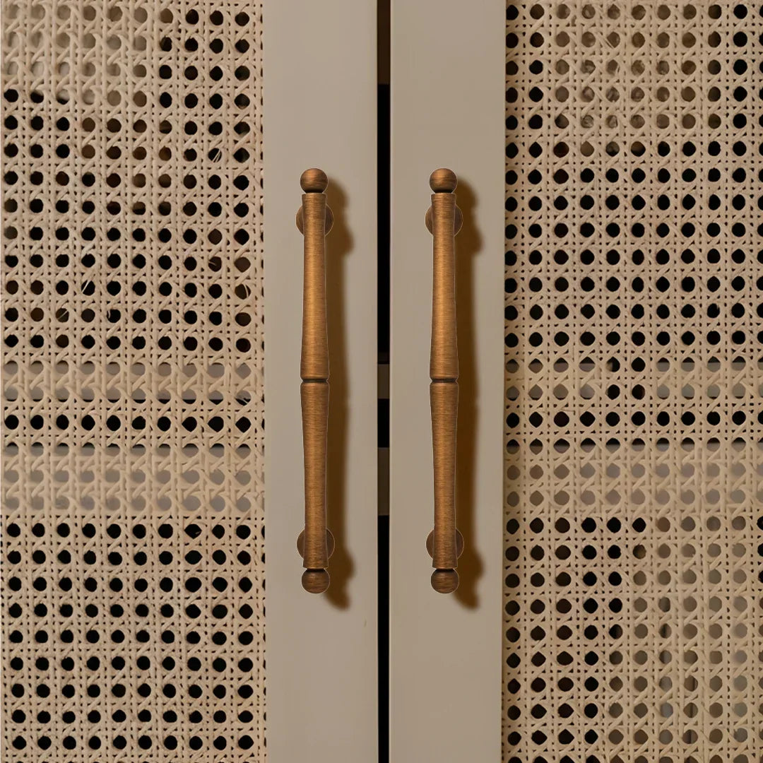 Mantara Giselle Handle B-0069 is a modern brushed brass handle in bronze, ideal for cupboards and kitchens.