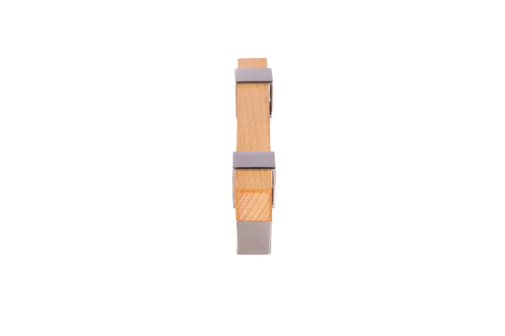 Mantara Lorien Handle W-0028 is a modern zinc and beech wood handle in silver ideal for kitchen and dresser drawers.