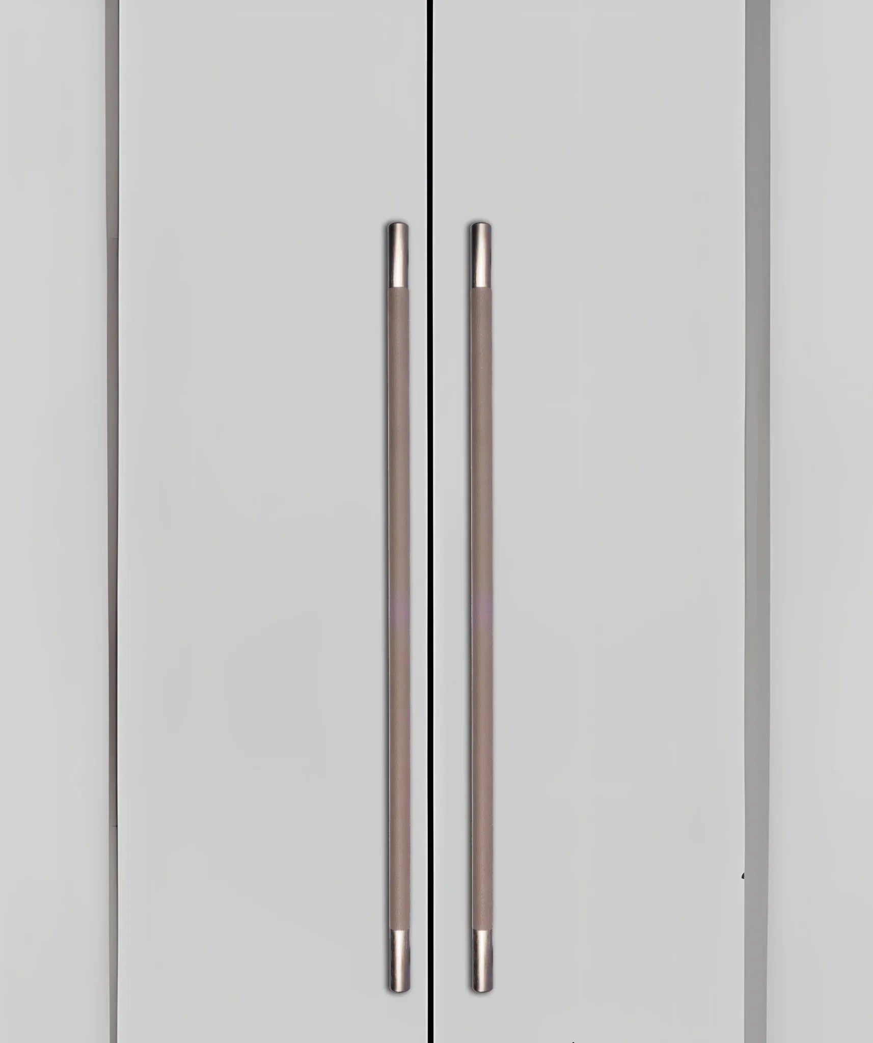 The Mantara L-0010 Lyra Handle is a modern aluminium + leather handle in grey, ideal for kitchens, cabinets, and wardrobes.