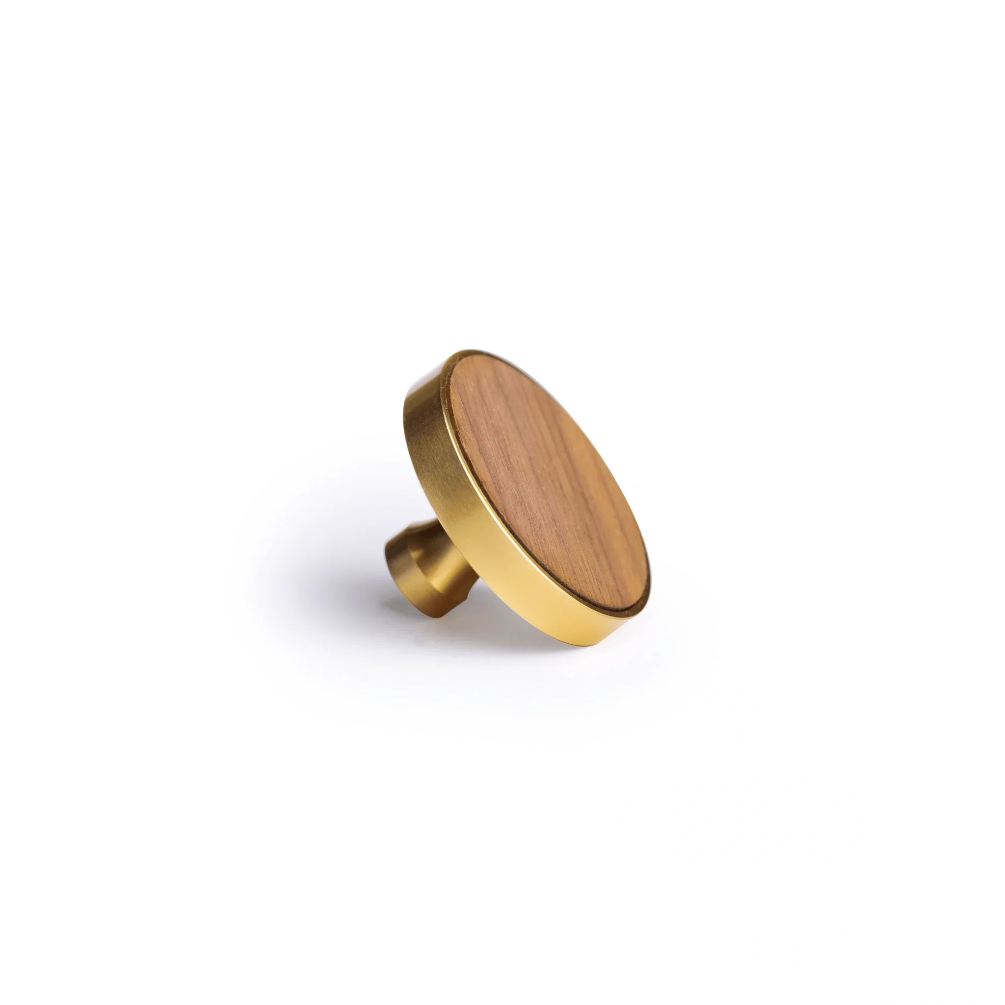 Mantara Mahogany Knob W-0003 is a natural wood knob in brown with brushed brass finish, ideal for furniture and drawers.