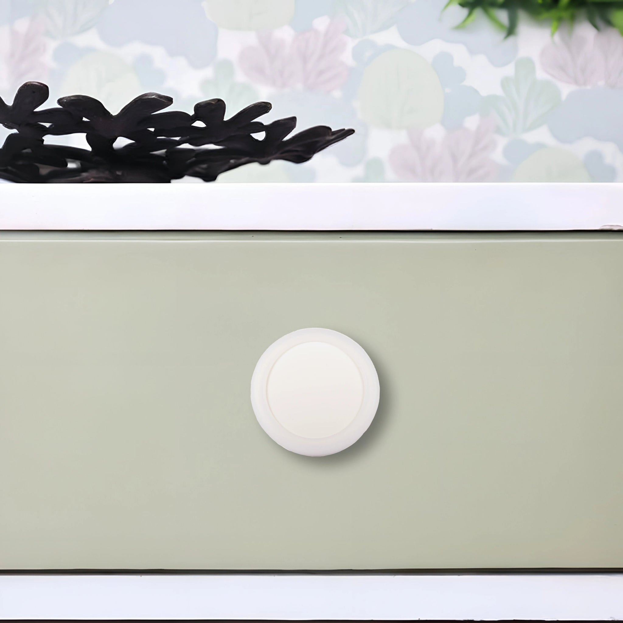 Mallow Knob S-0001 in white silicone, brushed finish, 51mm size, for drawers by Mantara.