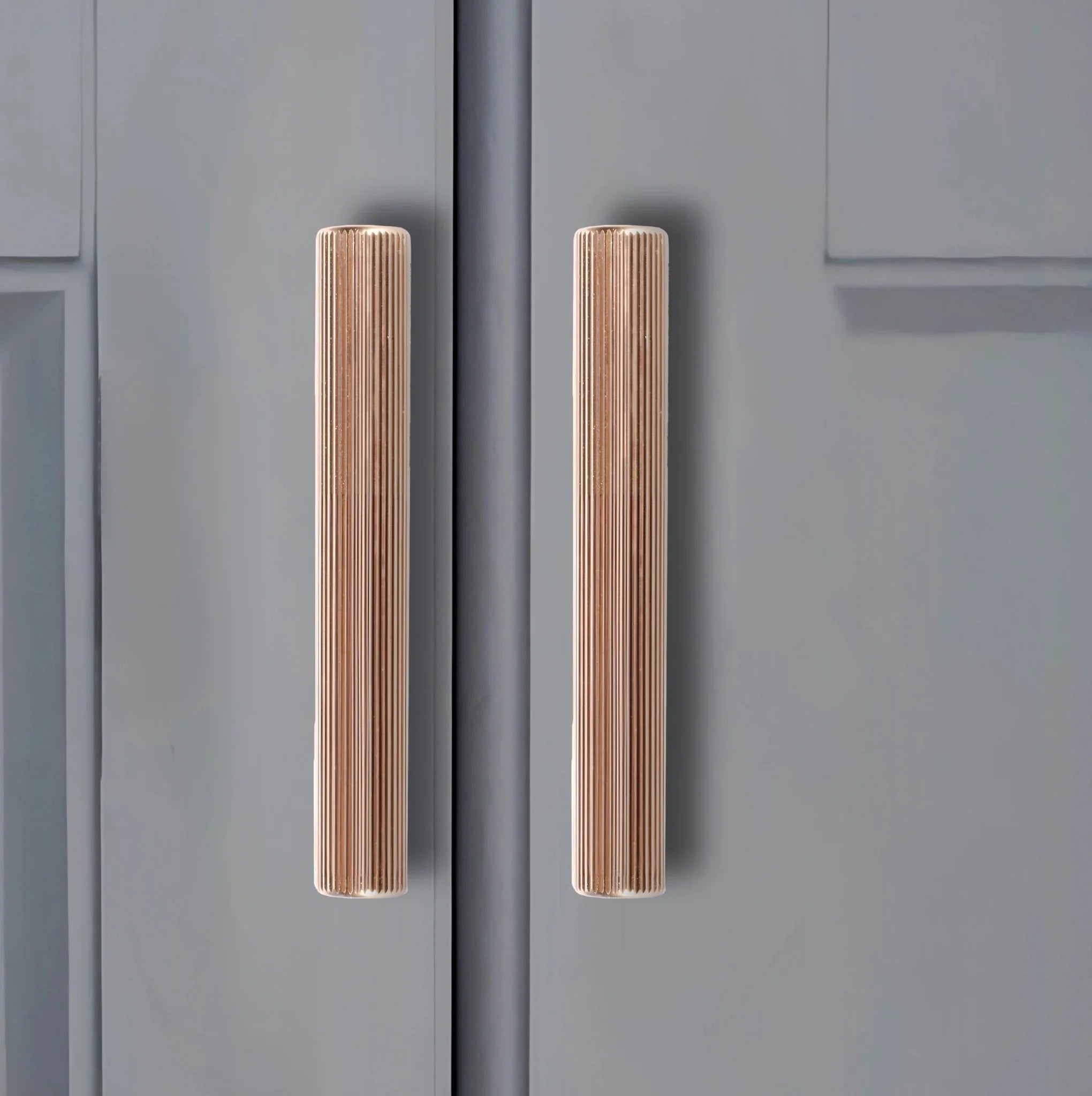 The Mantara AL-0012 Mara Handle is a modern aluminum handle in gold with a brushed finish, ideal for kitchens and drawers.