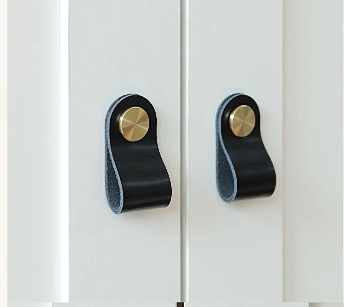 The Mantara L-0001 Maverick Pull Knob is a Nordic leather and brass knob in black, ideal for kitchens and furniture.