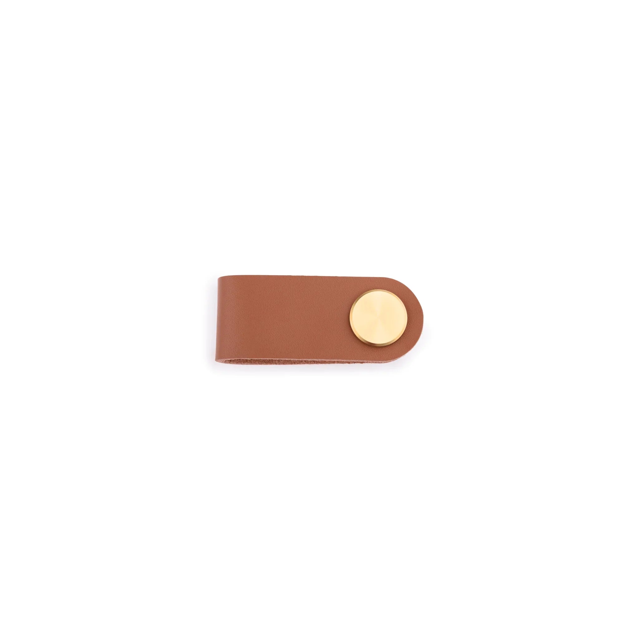 The Mantara L-0001 Maverick Pull Knob is a Nordic leather and brass knob in brown, ideal for kitchens and furniture.