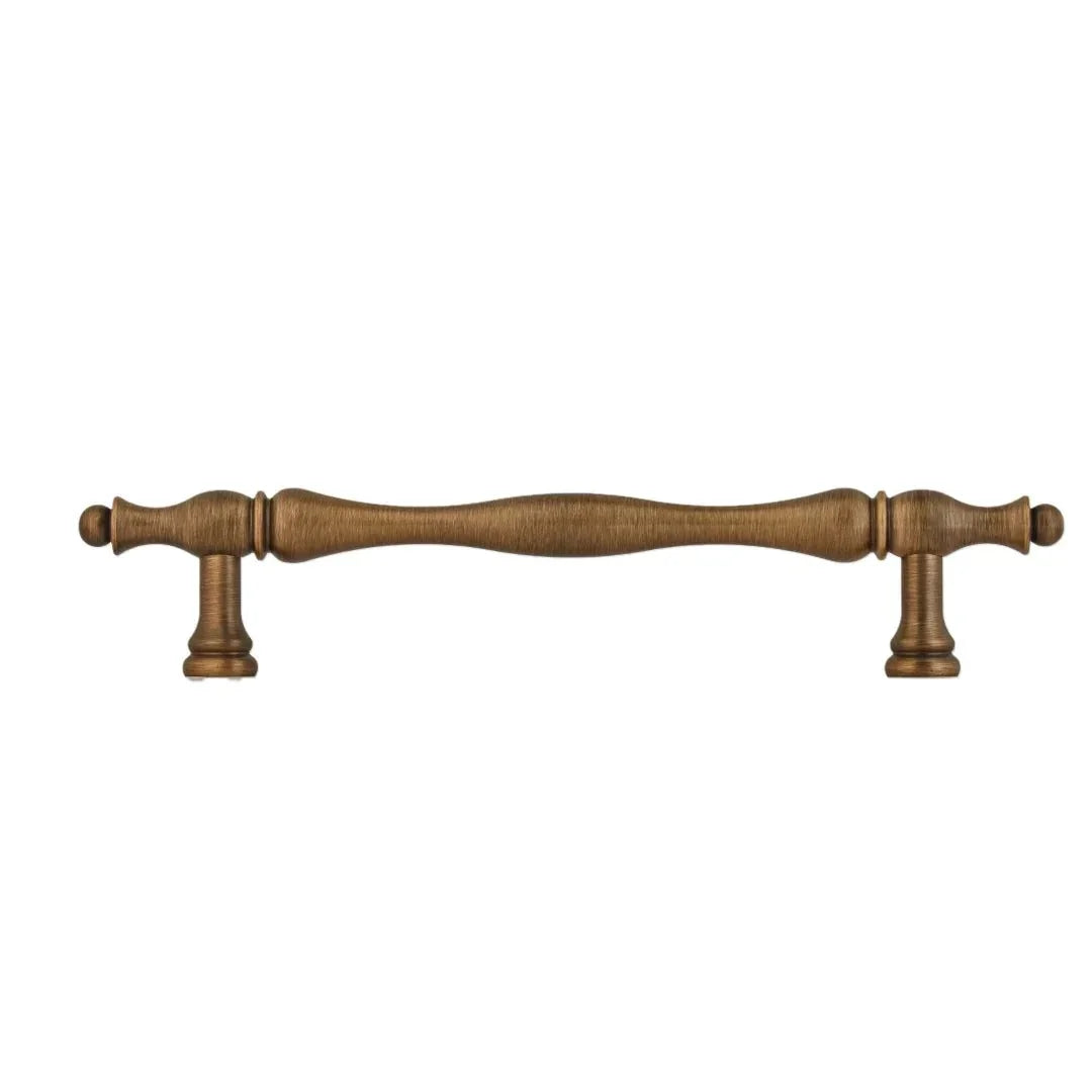 The Mantara B-0125 Miren Handle is a modern brass handle in bronze and gold, ideal for kitchen drawers, cabinets, and furniture.