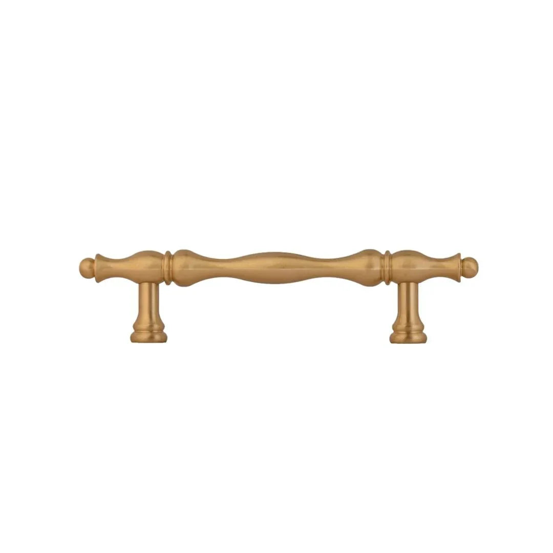The Mantara B-0125 Miren Handle is a modern brass handle in bronze and gold, ideal for kitchen drawers, cabinets, and furniture.