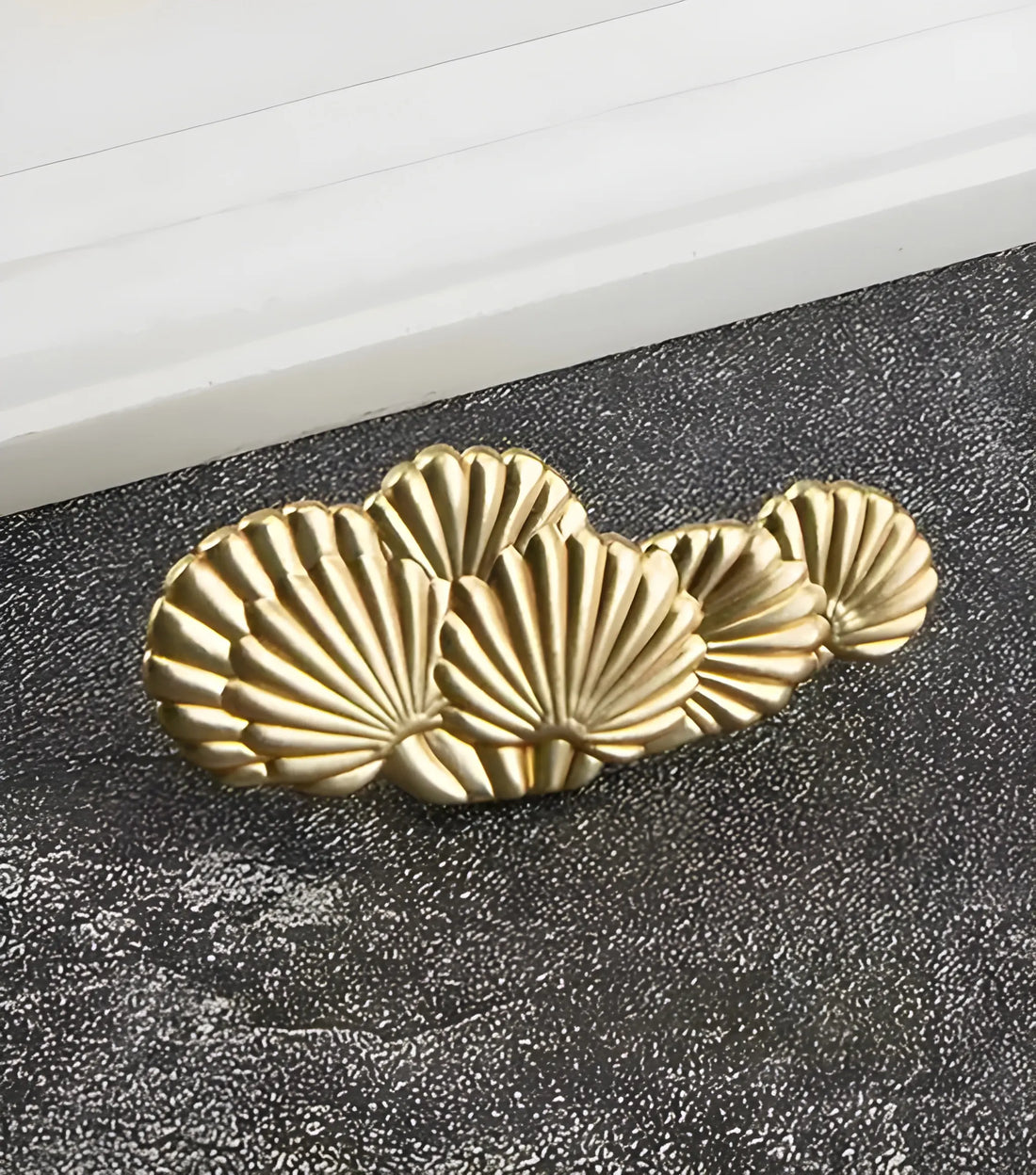 Mantara Nautica Knob B-0099 is a modern solid brass knob in polished gold, ideal for kitchens, drawers, and cabinets.