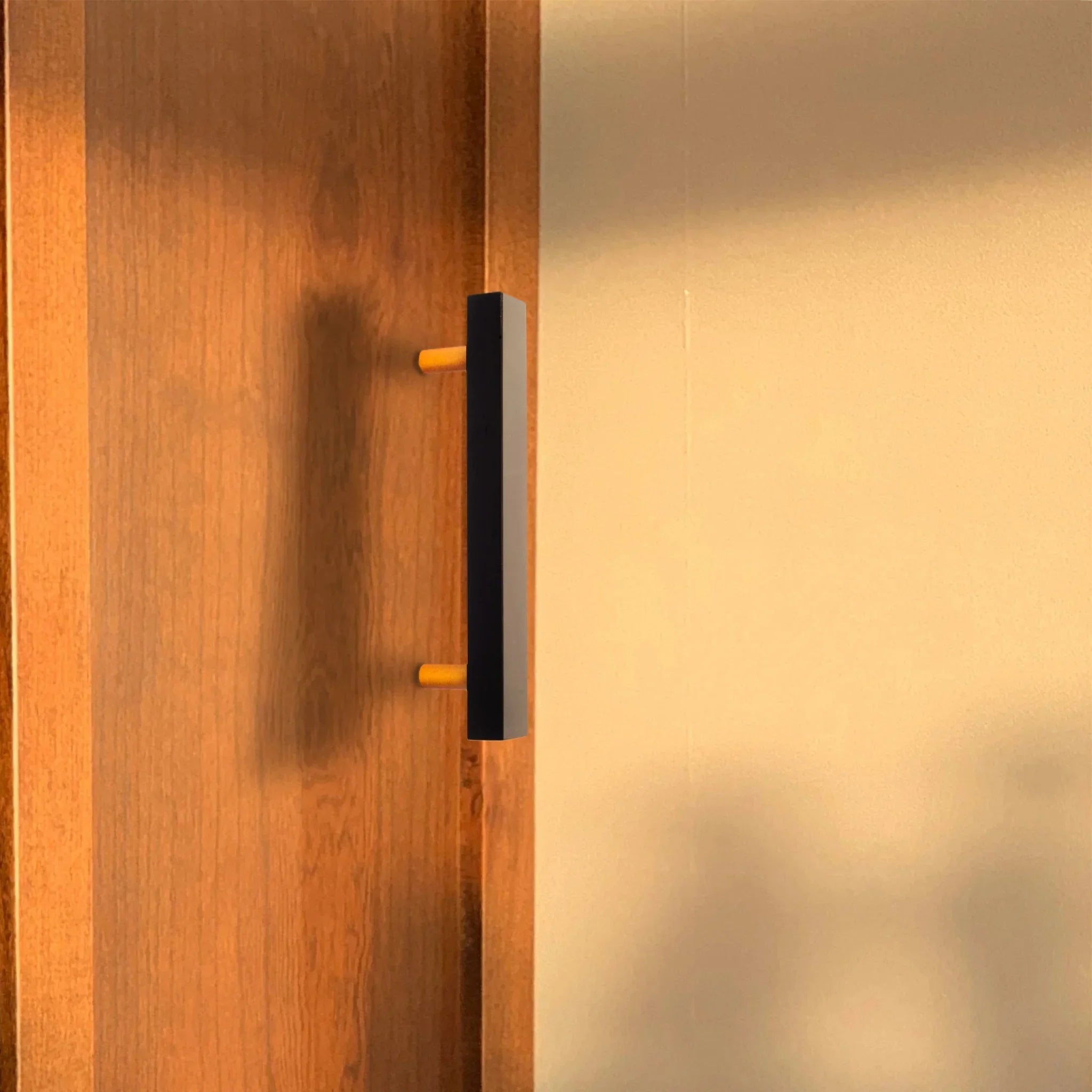 Mantara Noir Handle M-0012 is a modern marble & brass handle in black, ideal for kitchen, drawers & cabinets.