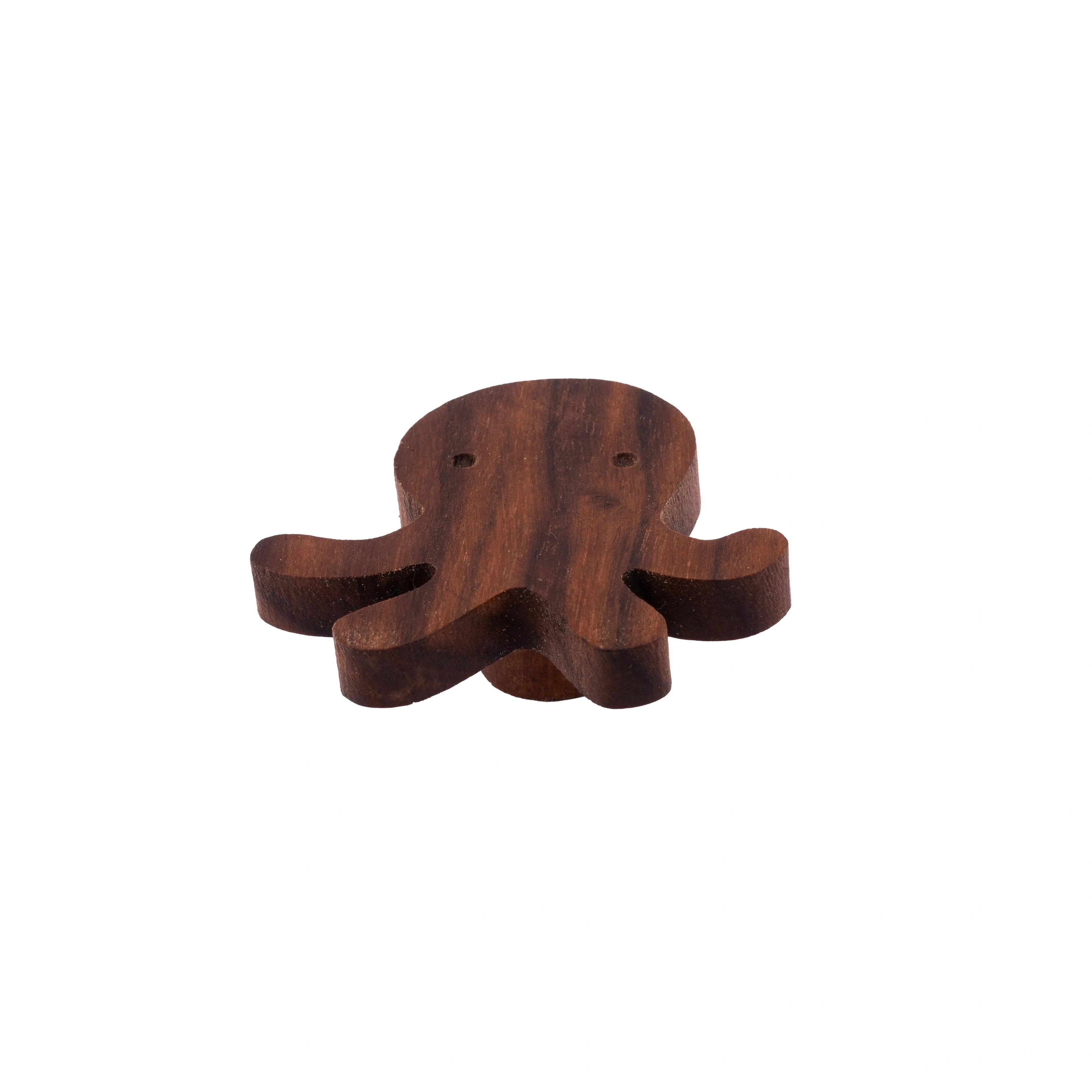 Mantara Octopus Knob W-0024 is a modern walnut a wooden knob/hook, ideal for kids’ rooms, doors, and cabinets.