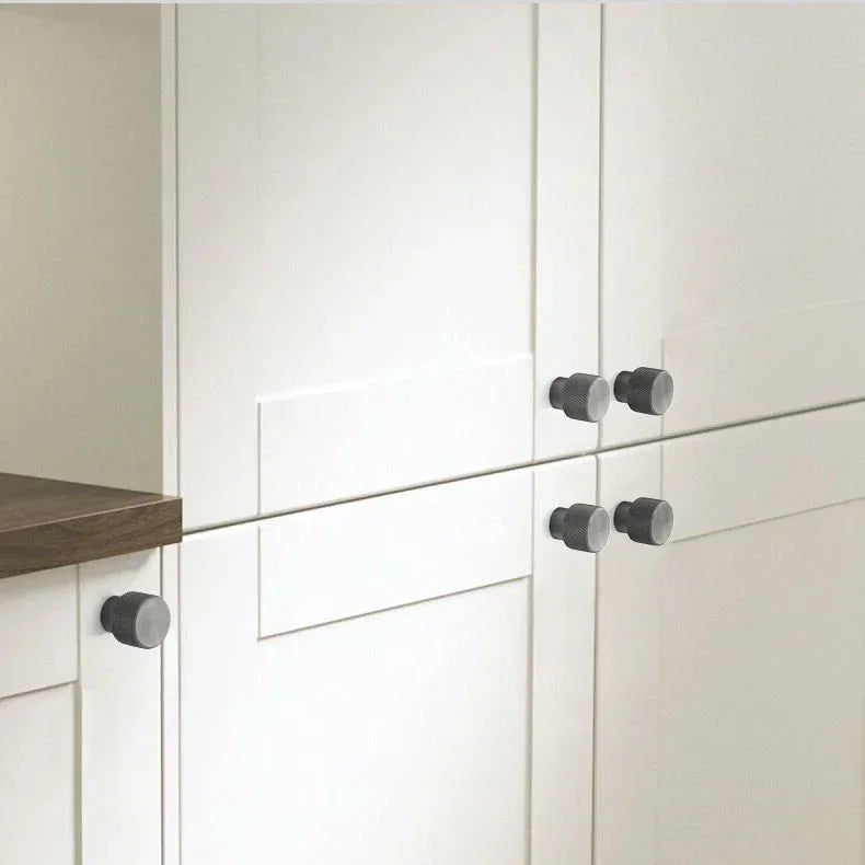 The Mantara AL-0001 Ornate Knurled Knob is a modern aluminum alloy knob in grey matte finish, ideal for doors and cabinets.