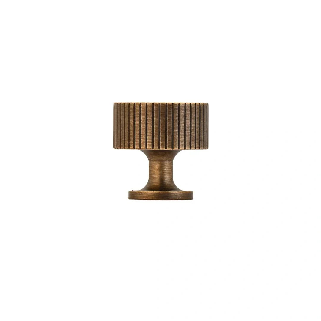 The Mantara B-0051 Oro Knob is a modern brass knob in polished gold and bronze, perfect for doors, drawers, and cabinets.