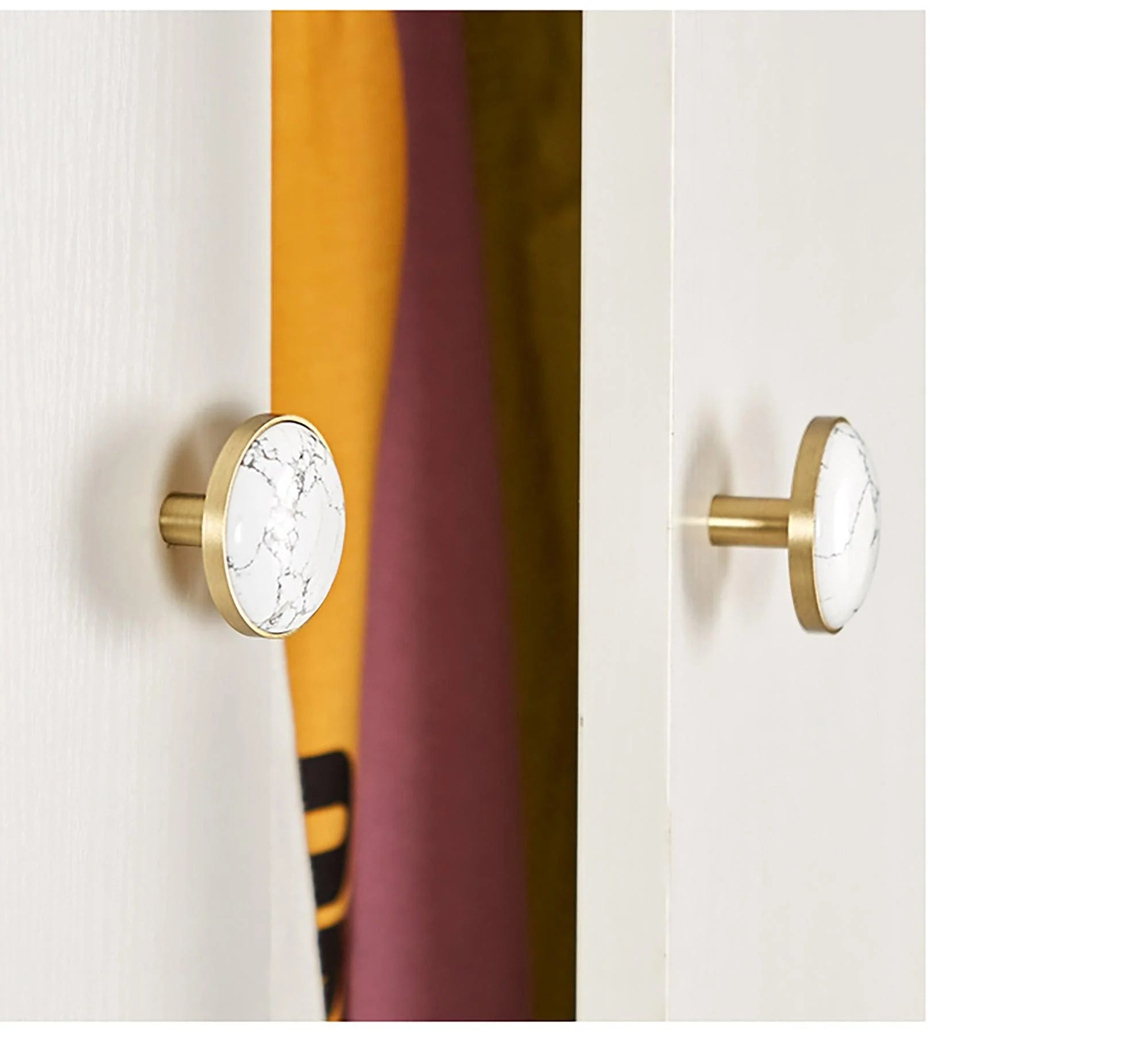 The Mantara M-0005 Pearlescent Knob is a modern brass and marble knob in white pine, ideal for wardrobes and cabinets.