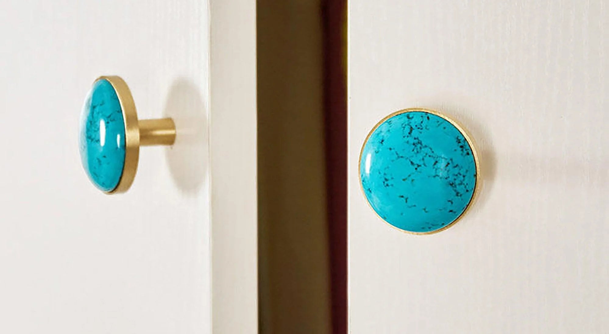 The Mantara M-0005 Pearlescent Knob is a modern brass and marble knob in blue, ideal for wardrobes and cabinets.
