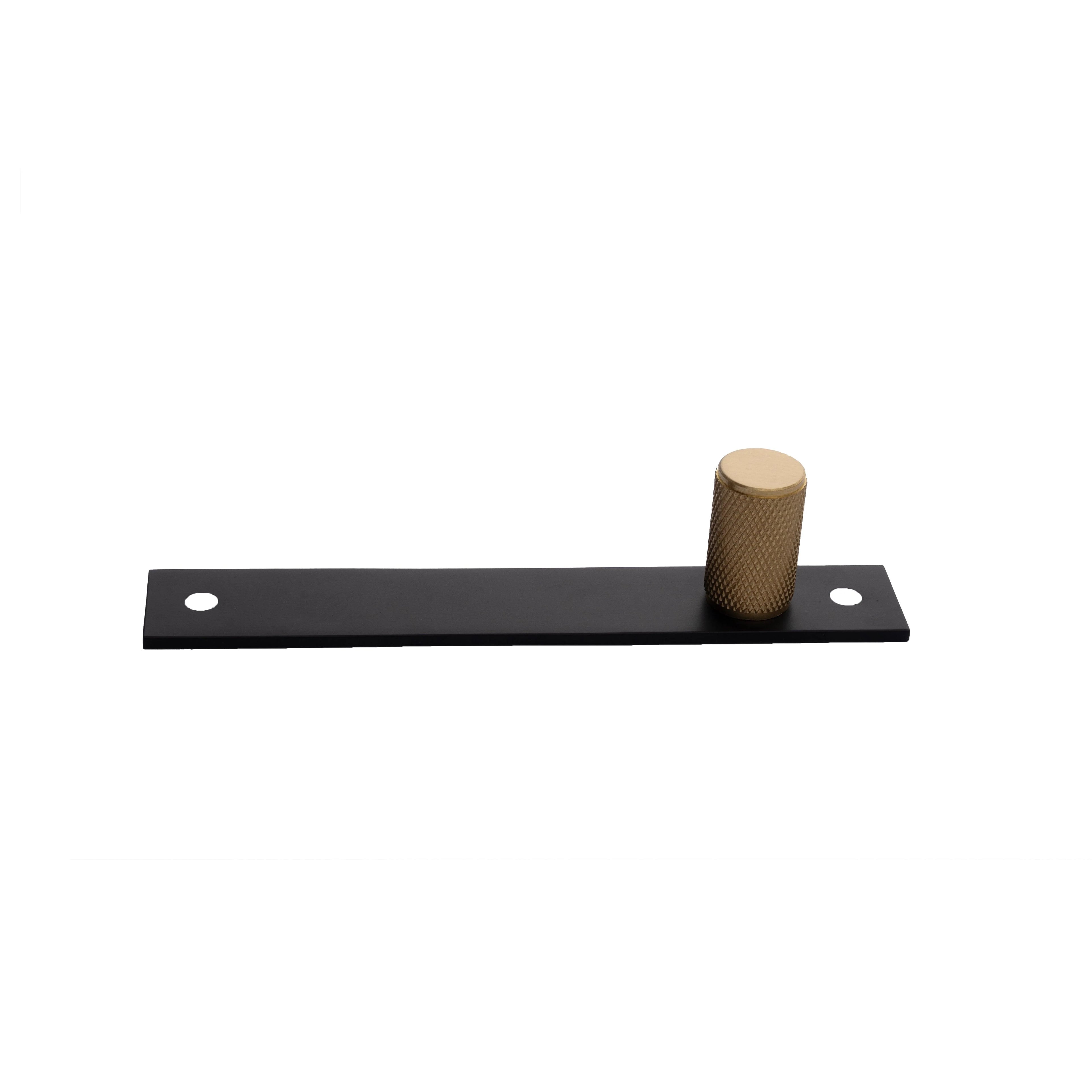 Mantara Pisa Handle B-0102 is a modern brass handle in brushed black & gold, ideal for wardrobes, cabinets, and bedrooms.