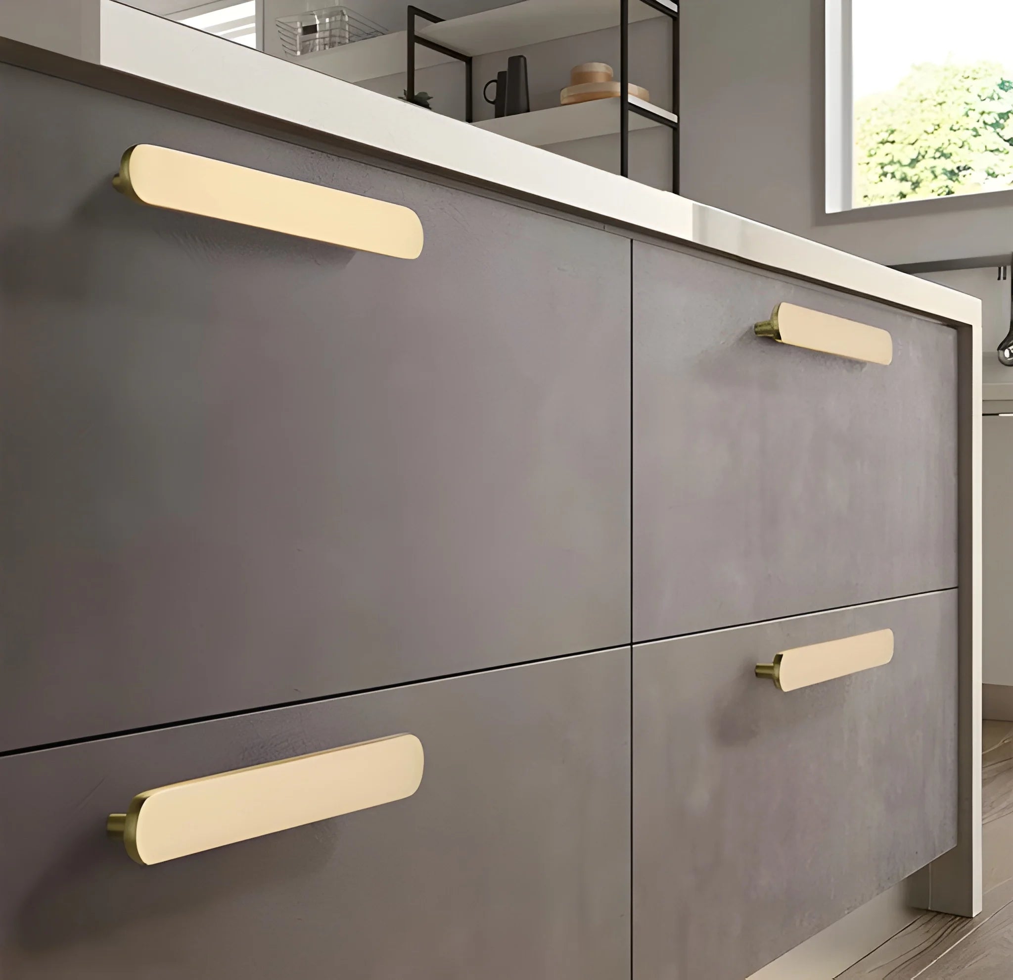 Mantara Plato Handle B-0067 is a modern brushed brass handle in gold, ideal for wardrobes, doors, and kitchens.